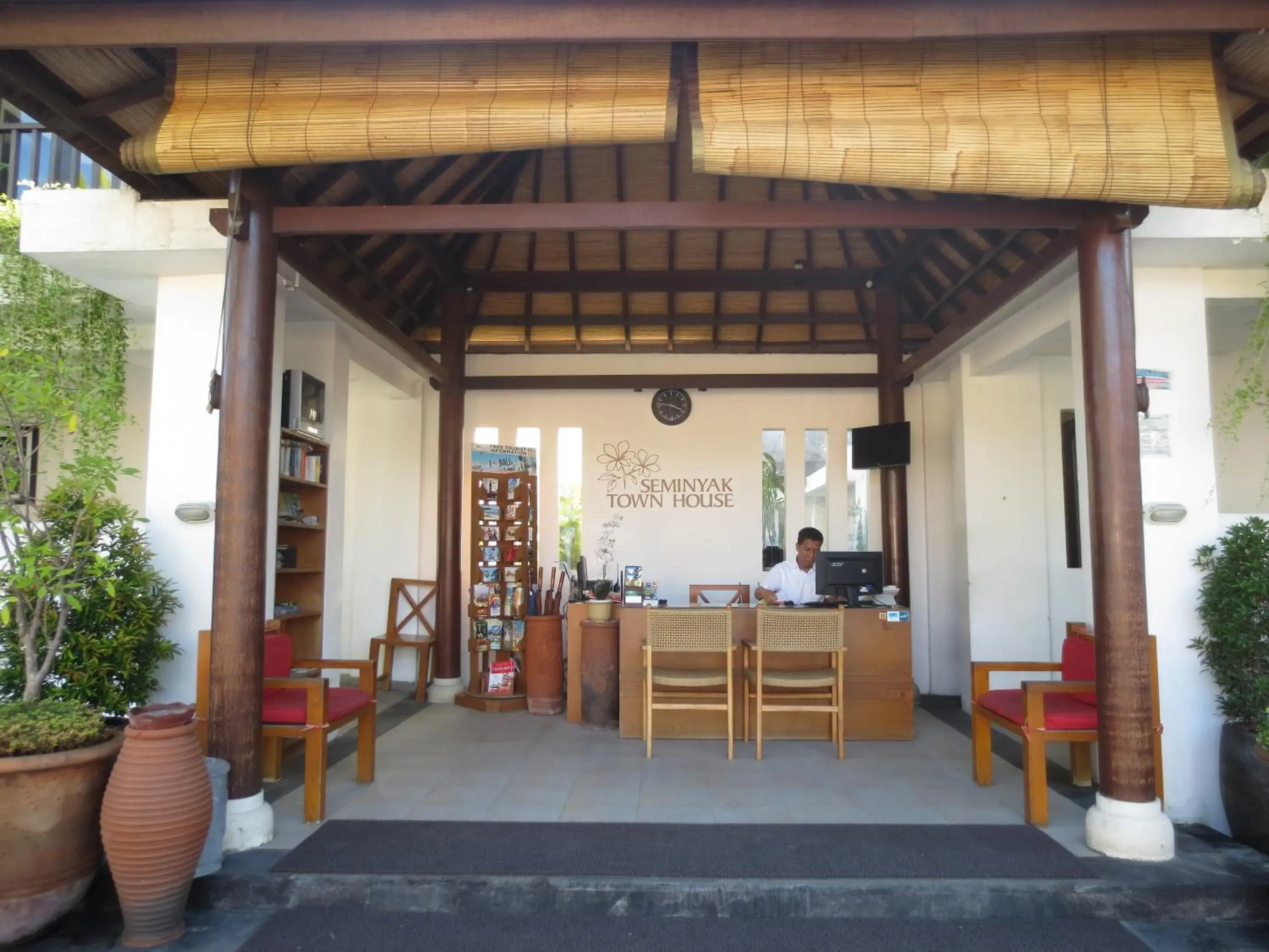 Facade/entrance in Seminyak TownHouse Facade/entrance in Seminyak TownHouse