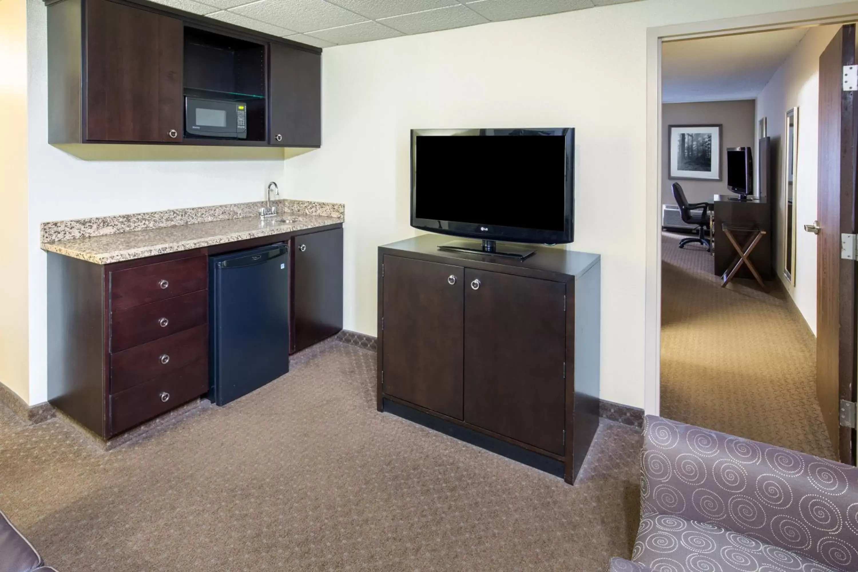 Photo of the whole room, TV/Entertainment Center in Holiday Inn Portland-Airport I-205, an IHG Hotel