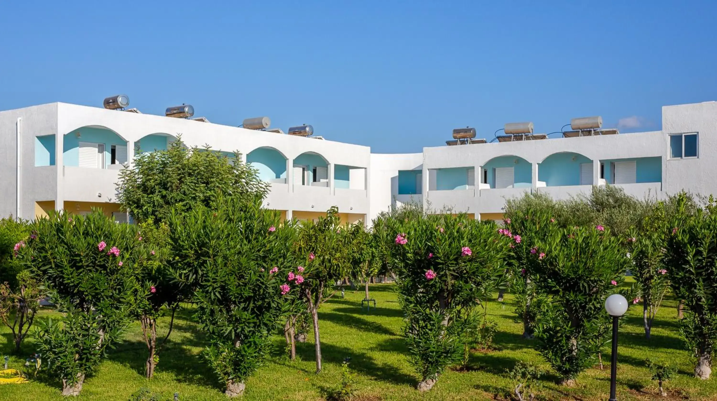 Garden, Property Building in Tropical Sol