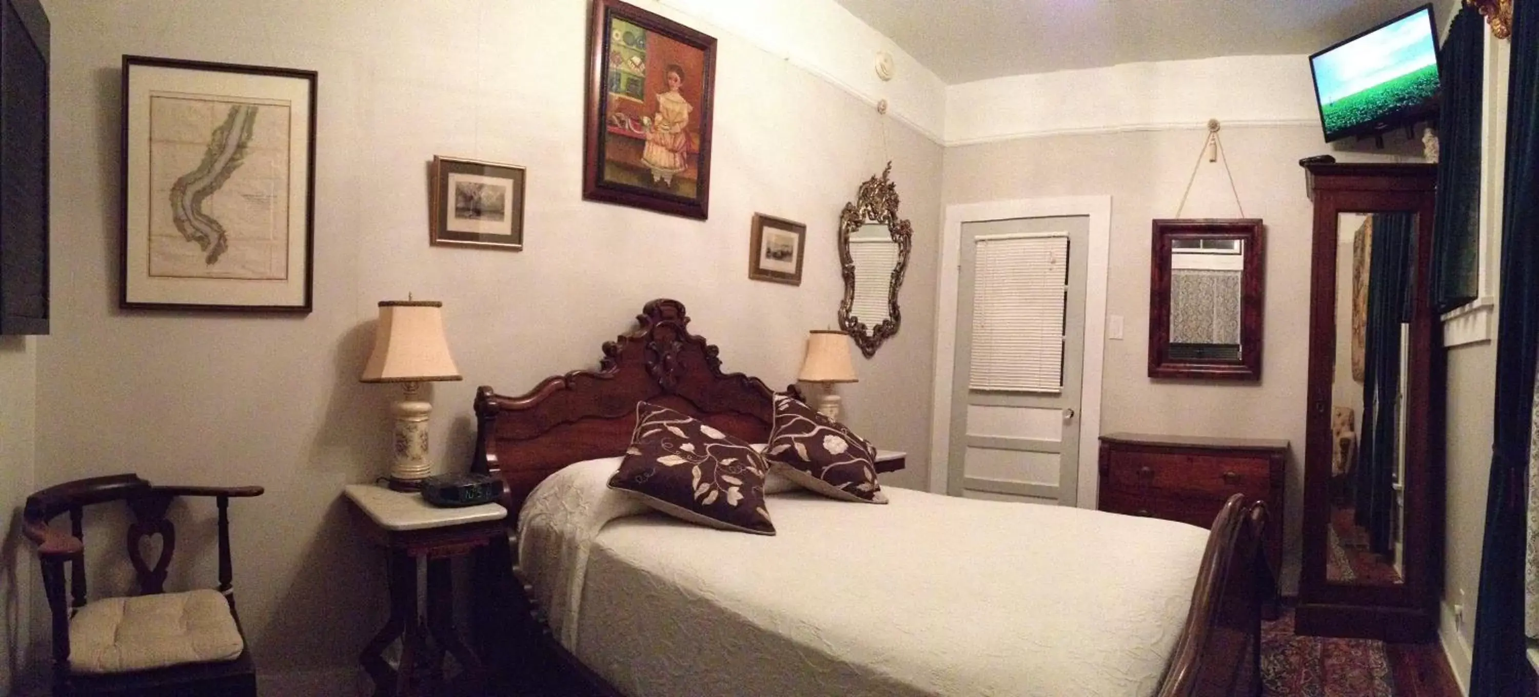 Photo of the whole room, Bed in Stone House Musical B&B
