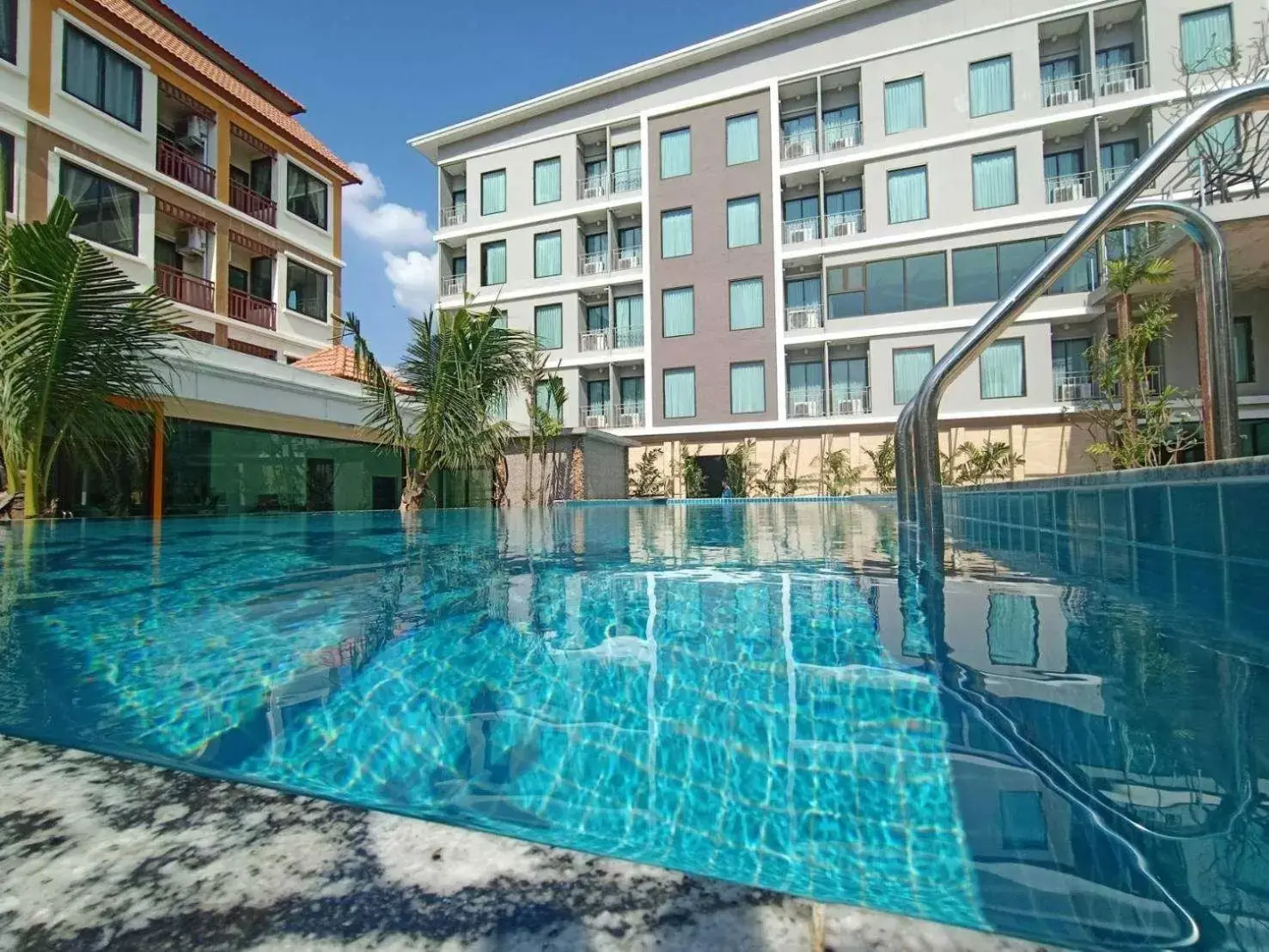 Swimming Pool in Sasi Nonthaburi Hotel