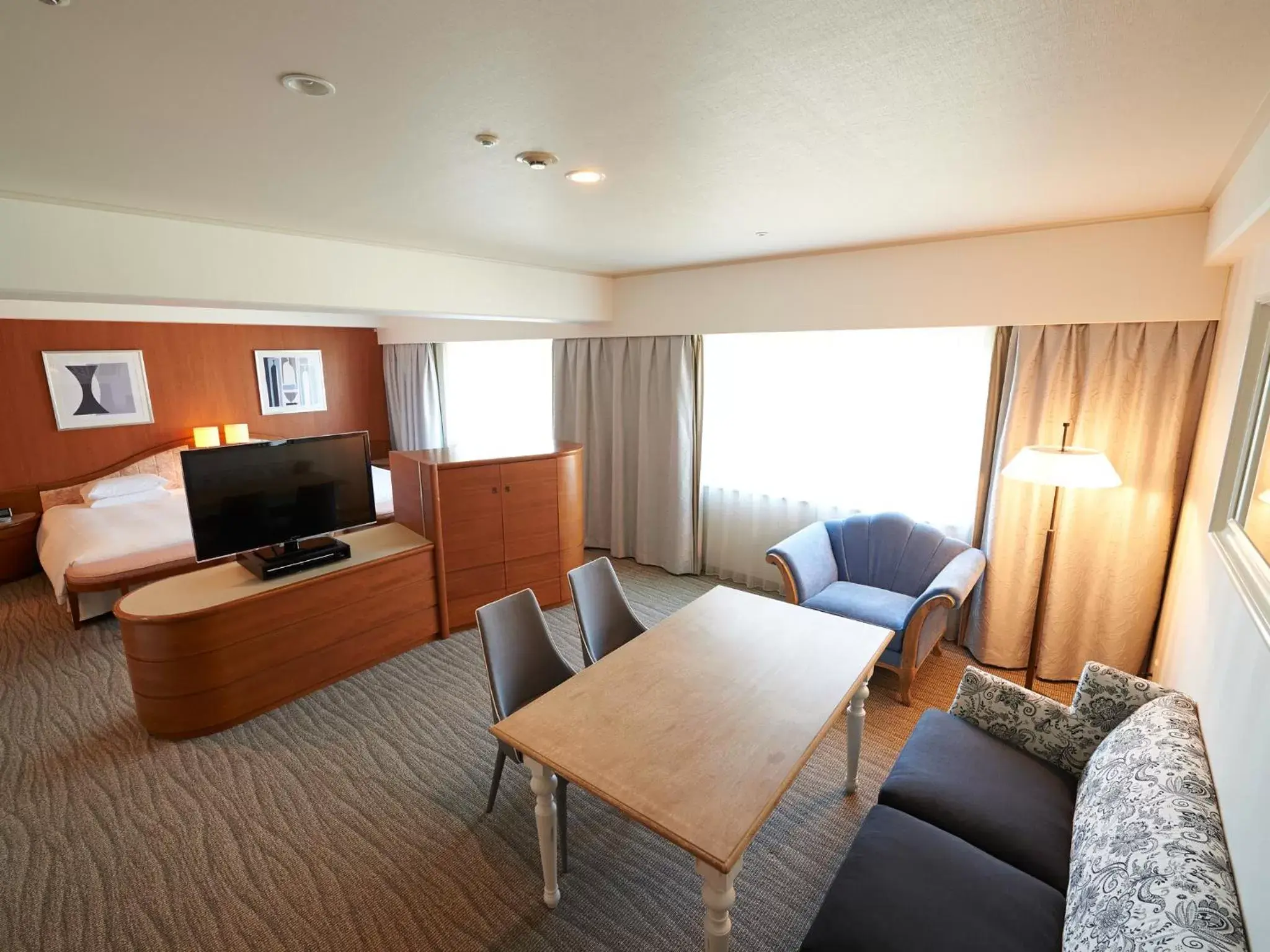 Photo of the whole room, Seating Area in Hotel Nikko Narita
