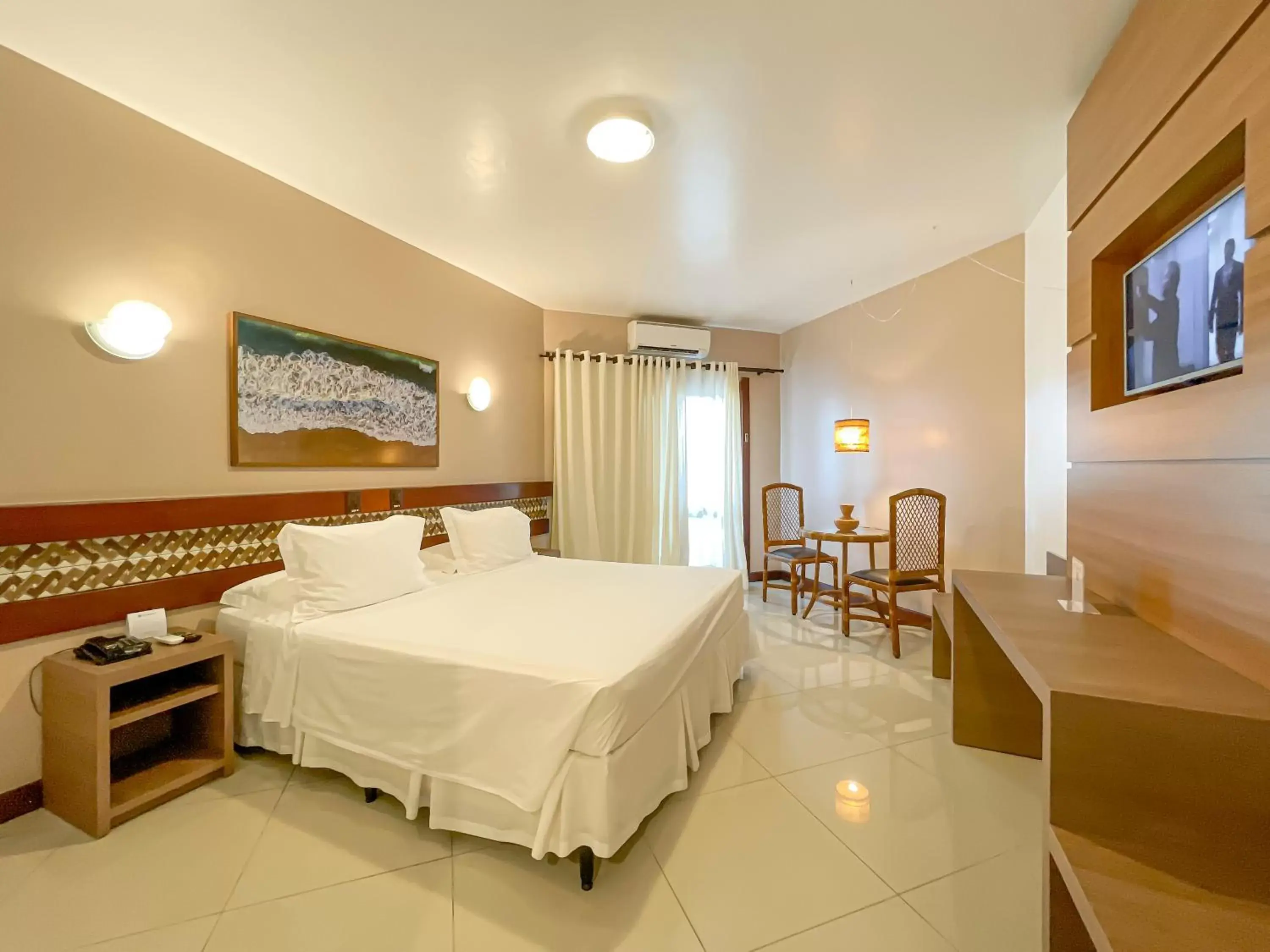 Bedroom in Best Western Shalimar Praia Hotel