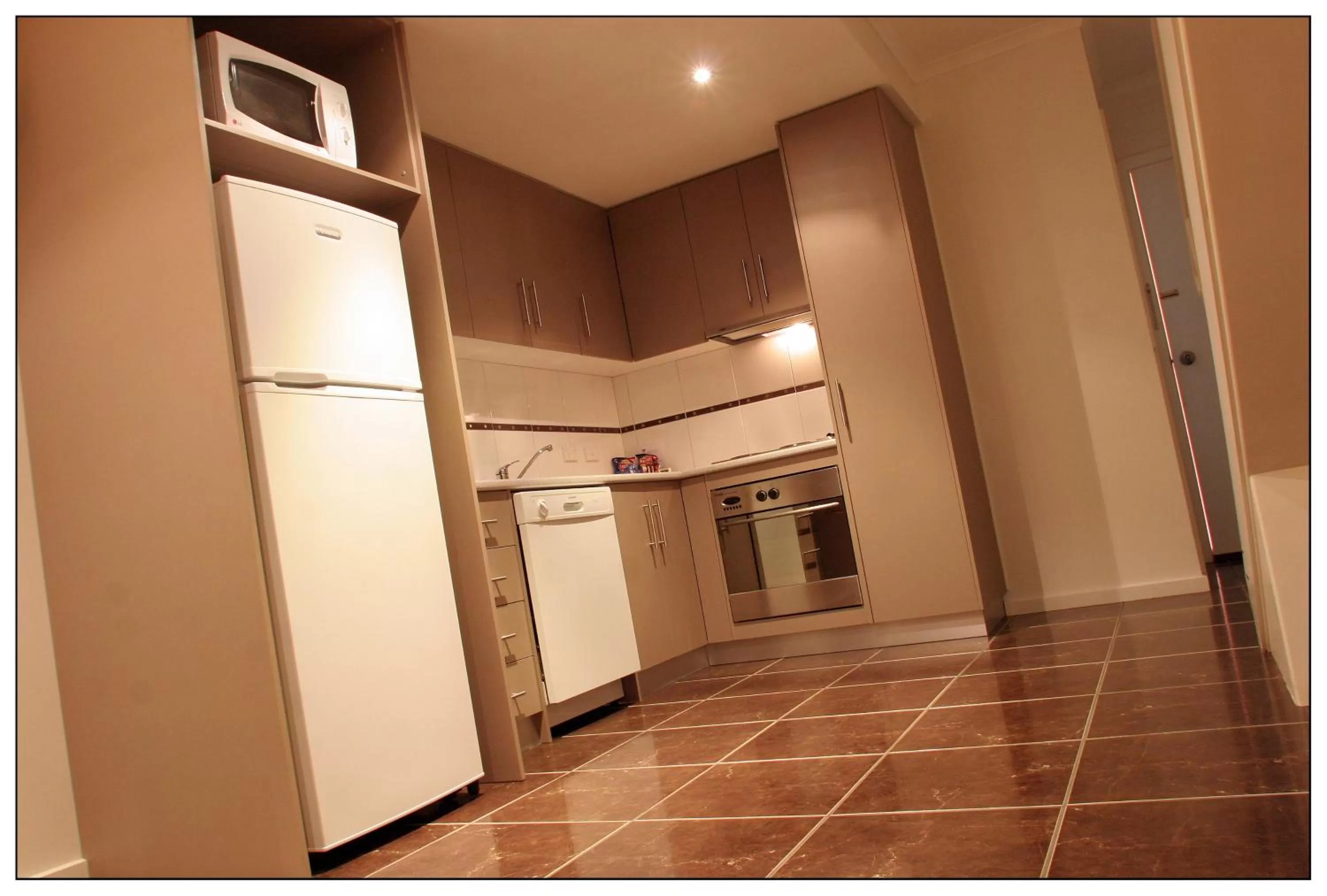 Kitchen or kitchenette in Mercure Hotel Mildura