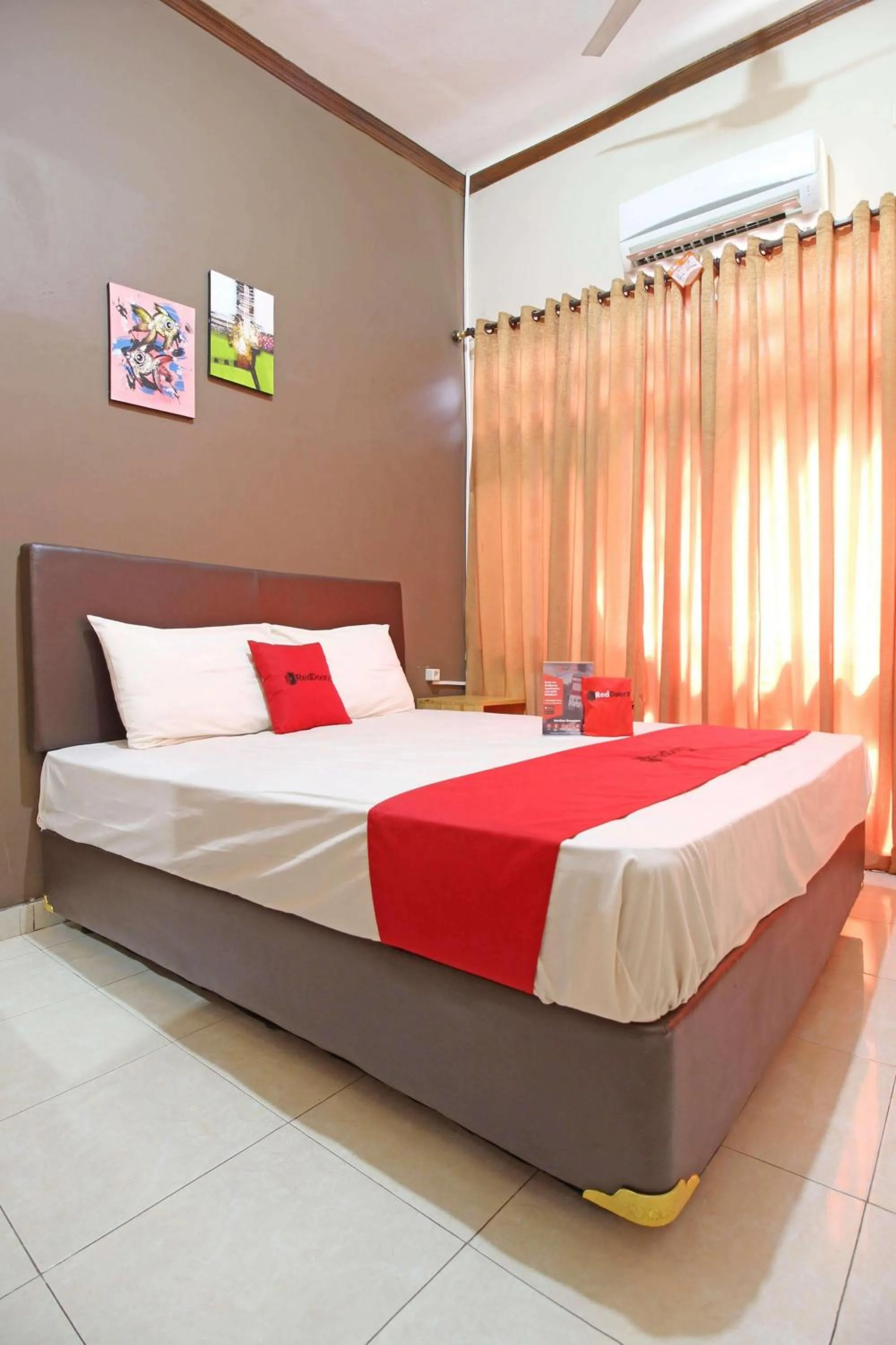 Bed in RedDoorz near Pojok Beteng Prawirotaman