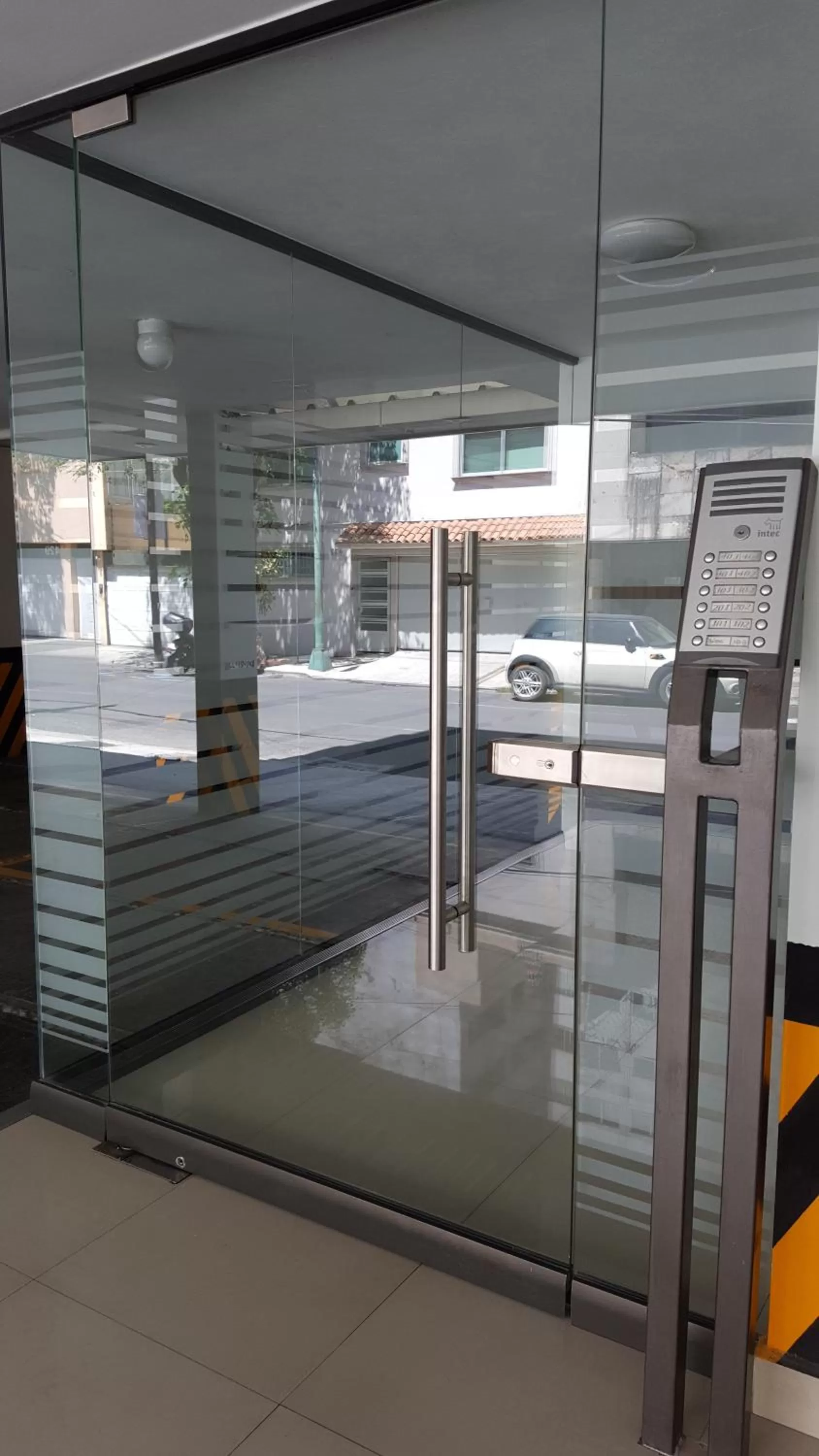 Facade/entrance in Grupo Kings Suites -Platon 436