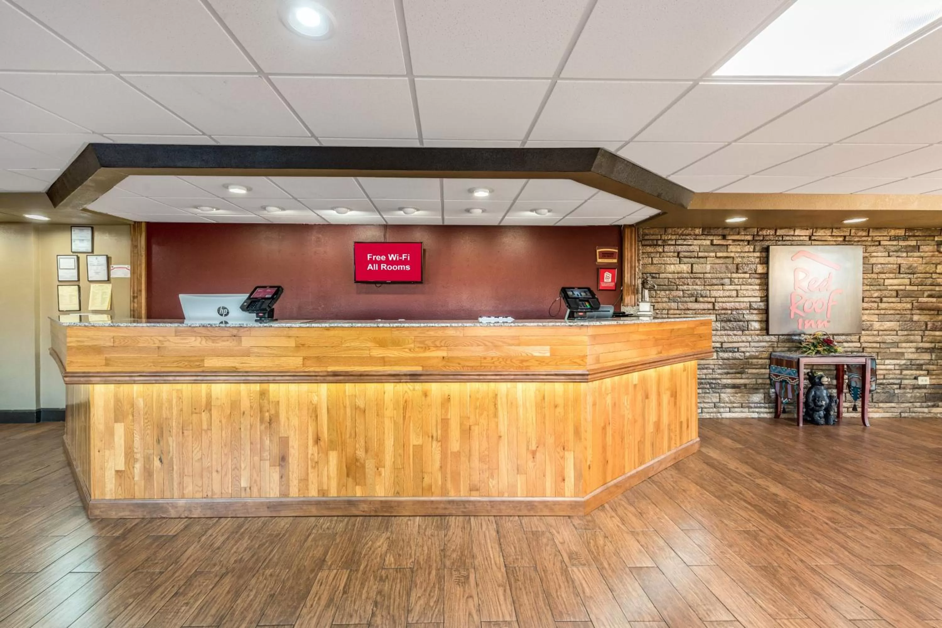 Lobby or reception in Red Roof Inn & Suites Pigeon Forge Parkway