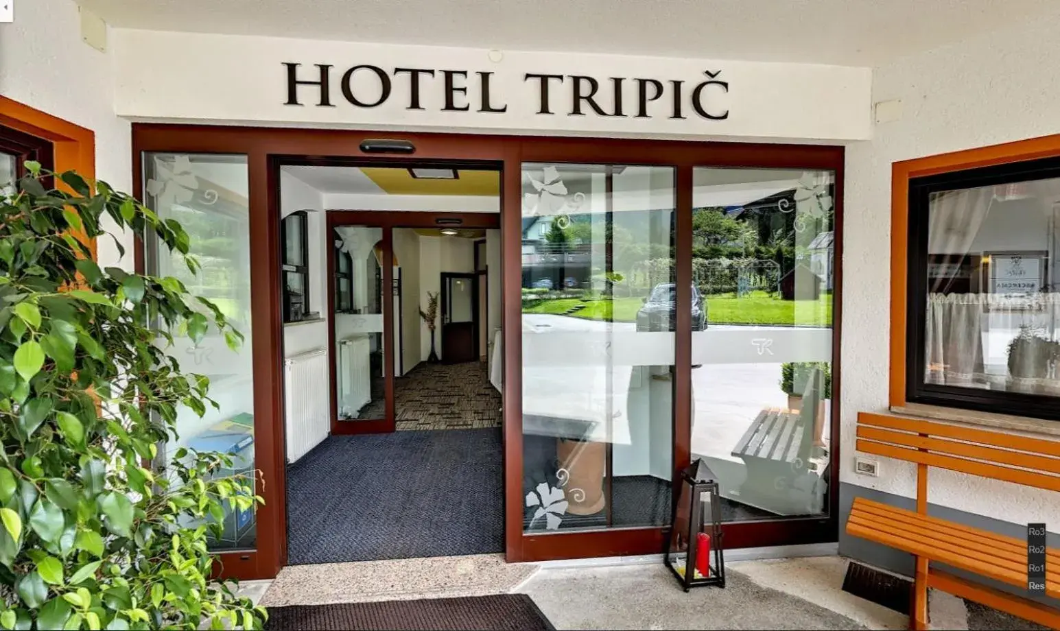 Facade/entrance in Hotel Tripi?, restaurant and pizzeria