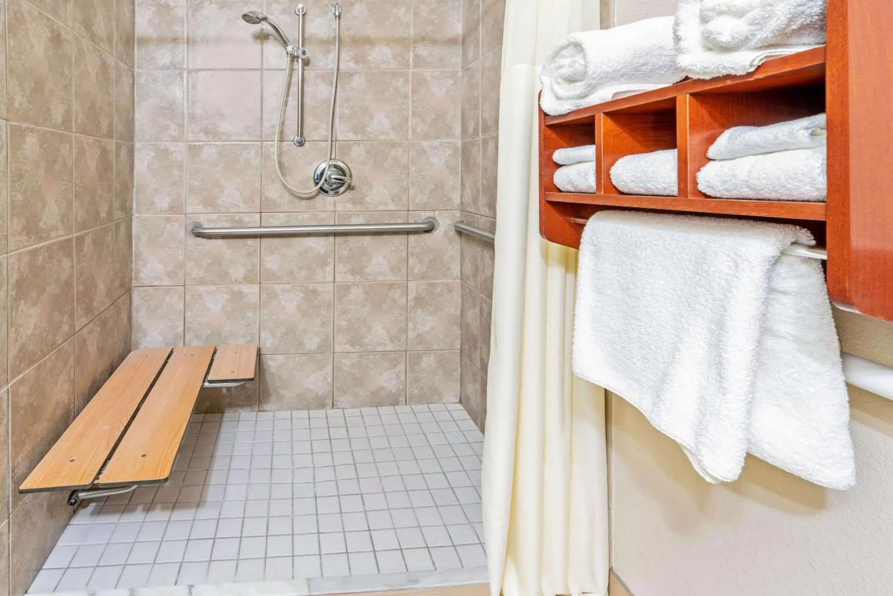 Shower, Bathroom in La Quinta by Wyndham Midwest City - Tinker AFB