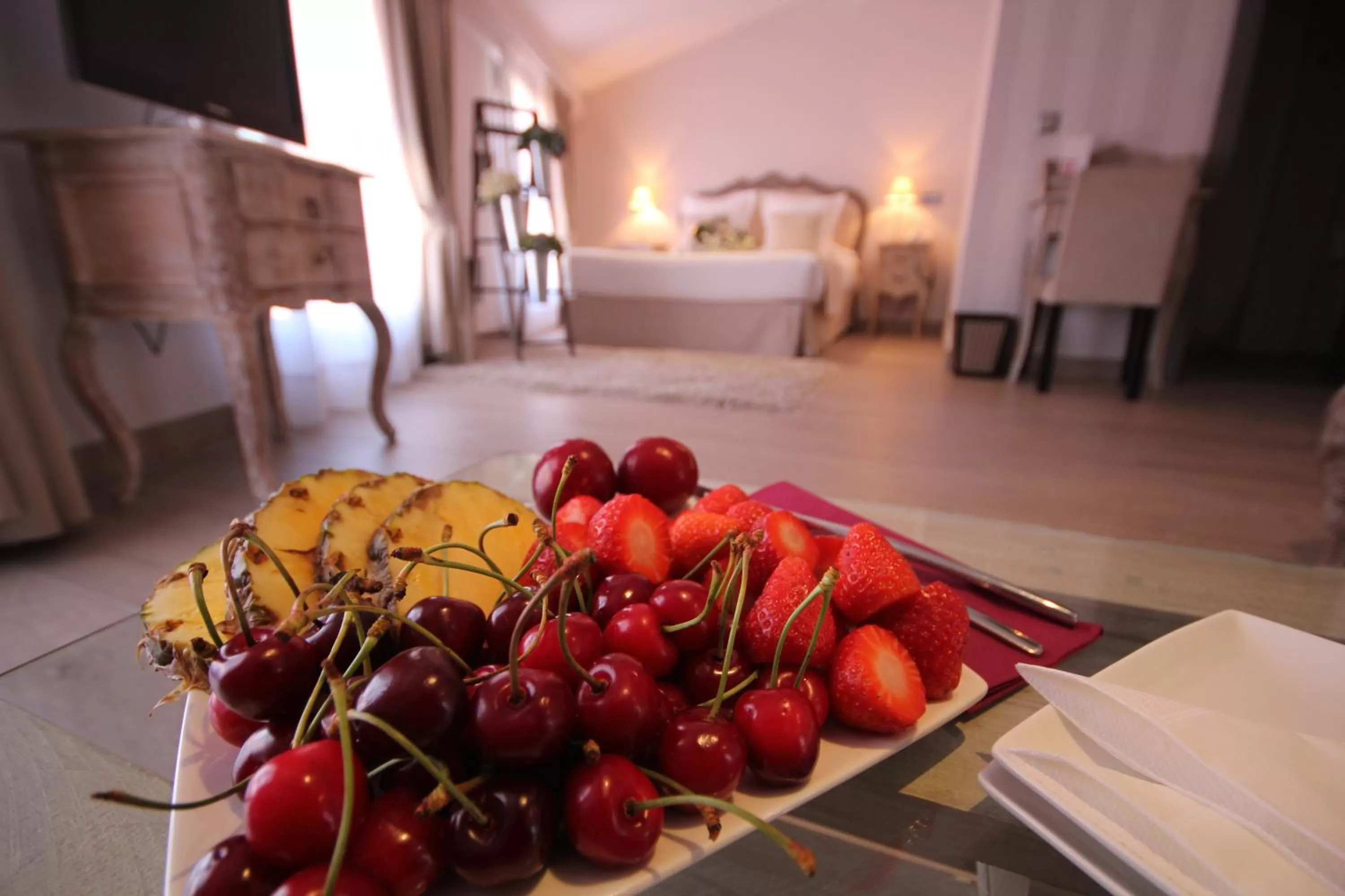 Food and drinks, Bed in Le Petit Boutique Hotel
