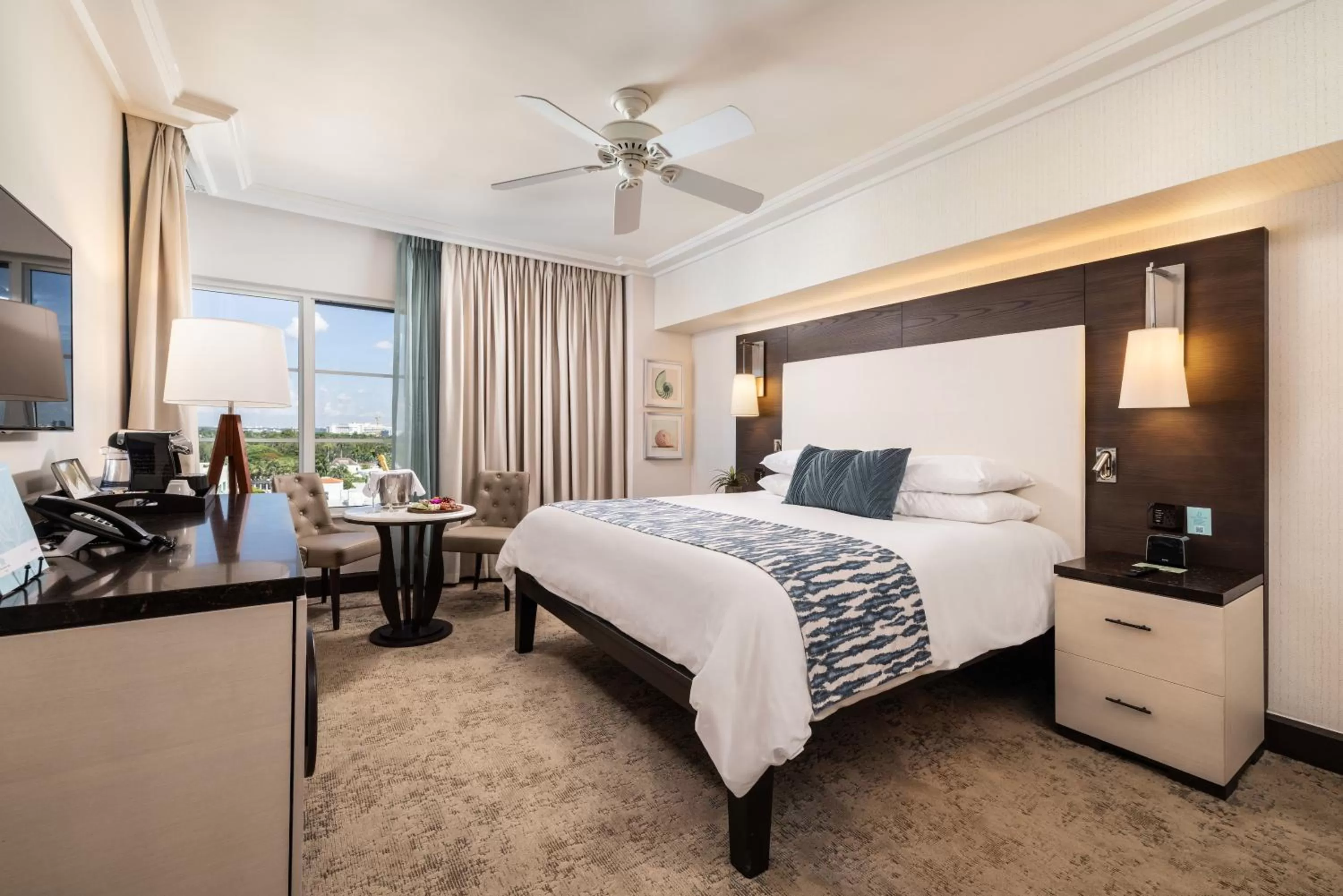 Bed in The Palms Hotel & Spa