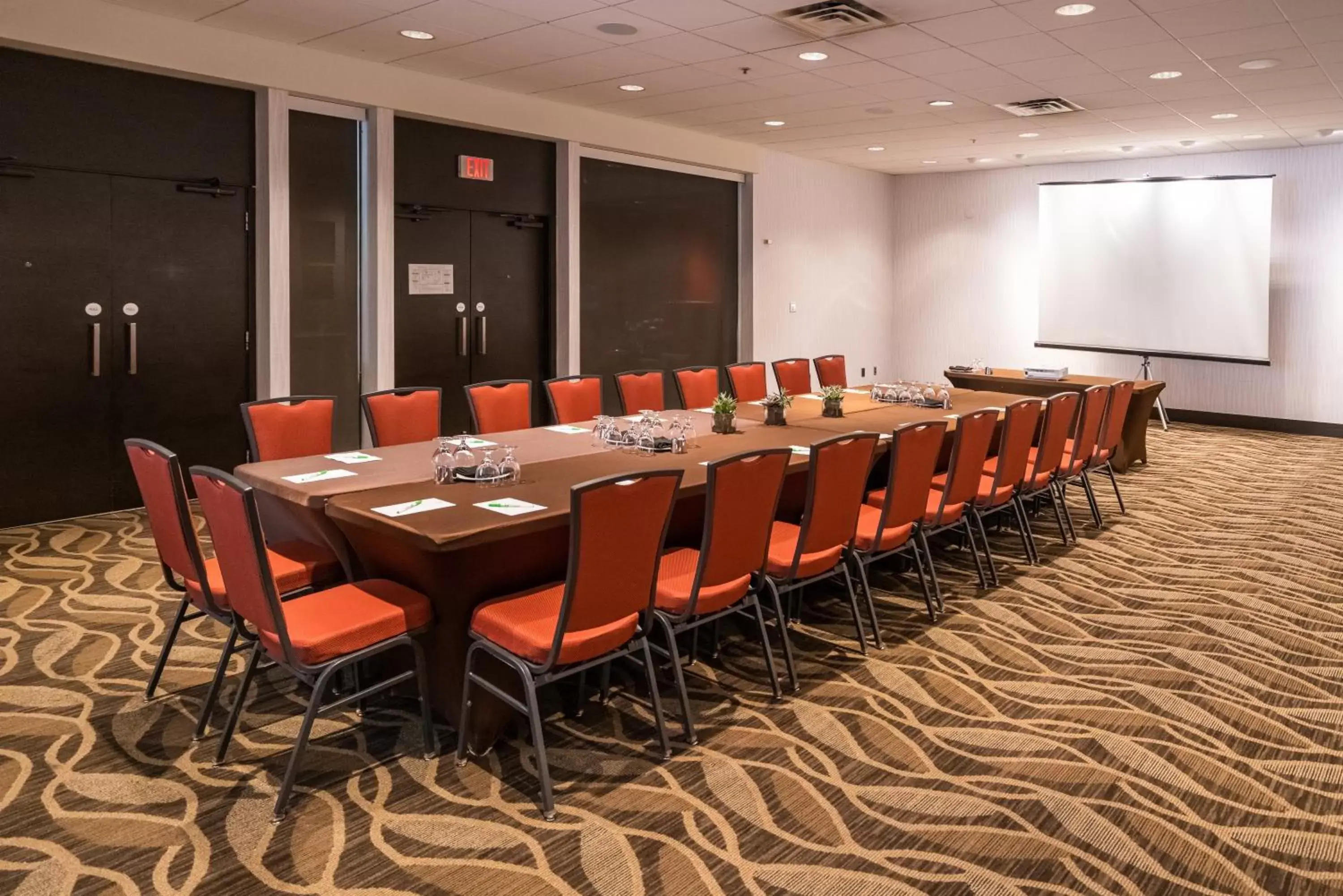 Meeting/conference room in Holiday Inn Vancouver Downtown & Suites, an IHG Hotel