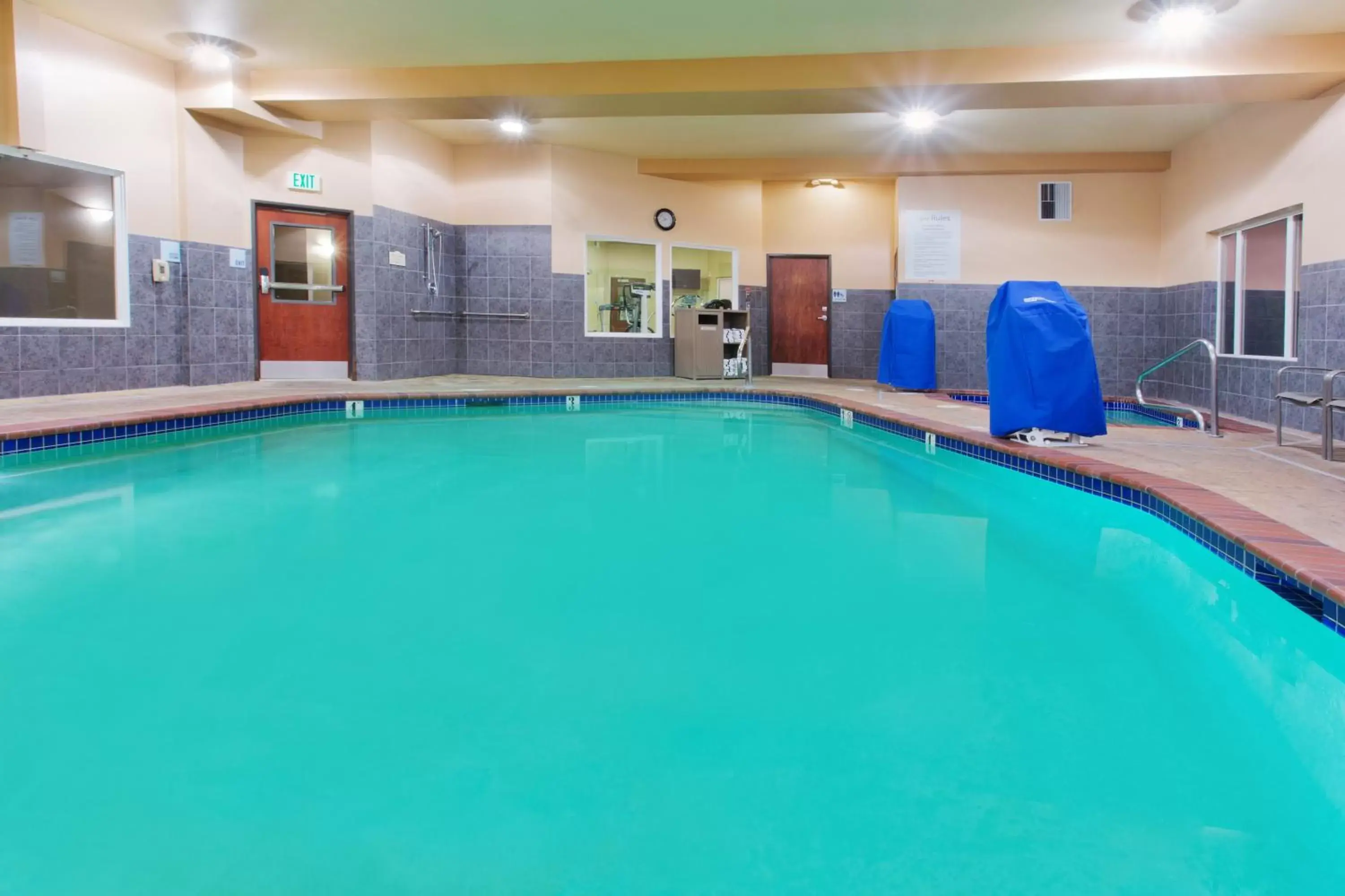 Swimming Pool in Holiday Inn Express Hotel & Suites Astoria, an IHG Hotel