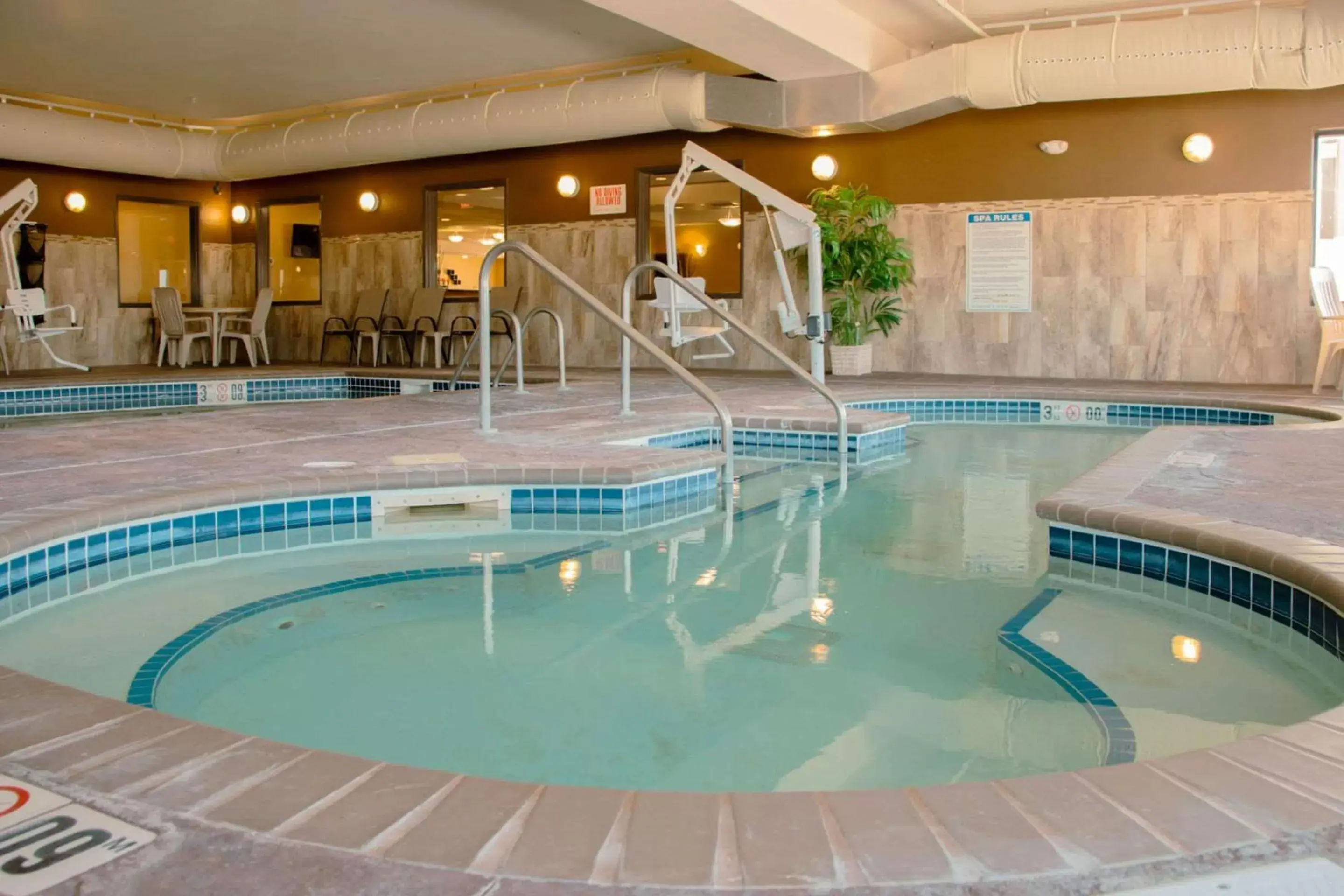 Swimming pool in Expressway Suites of Grand Forks Swimming pool in Expressway Suites of Grand Forks