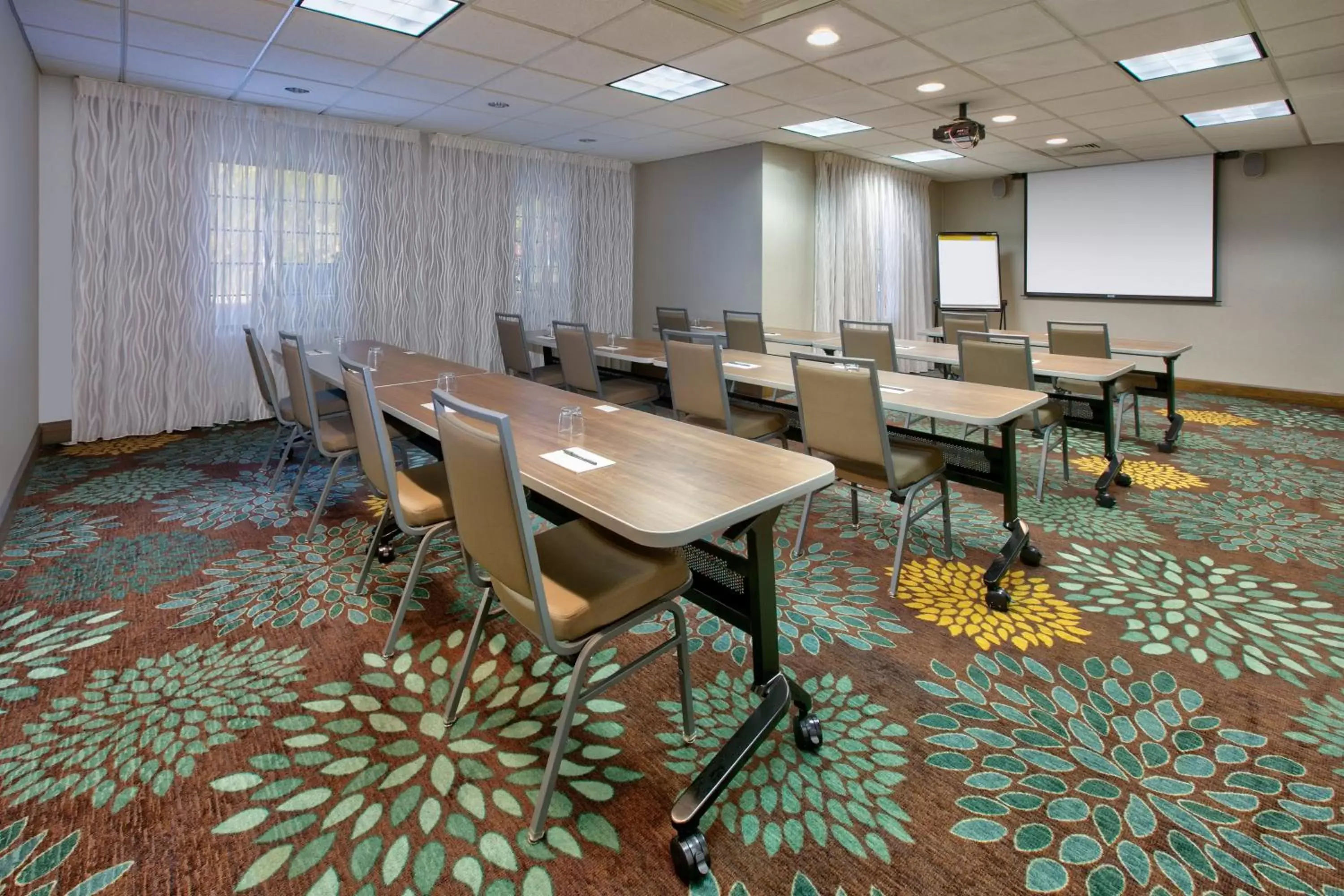 Meeting/conference room in Staybridge Suites Corning, an IHG Hotel