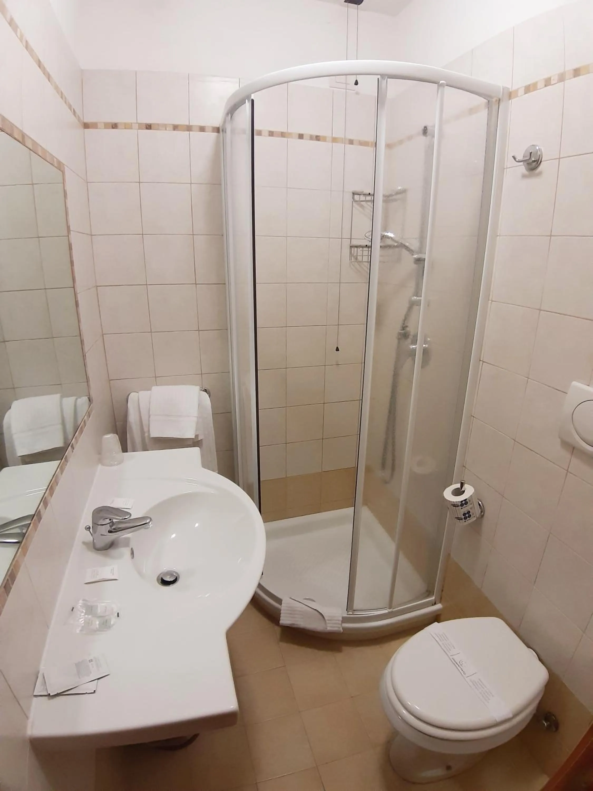 Bathroom in Hotel Mariano