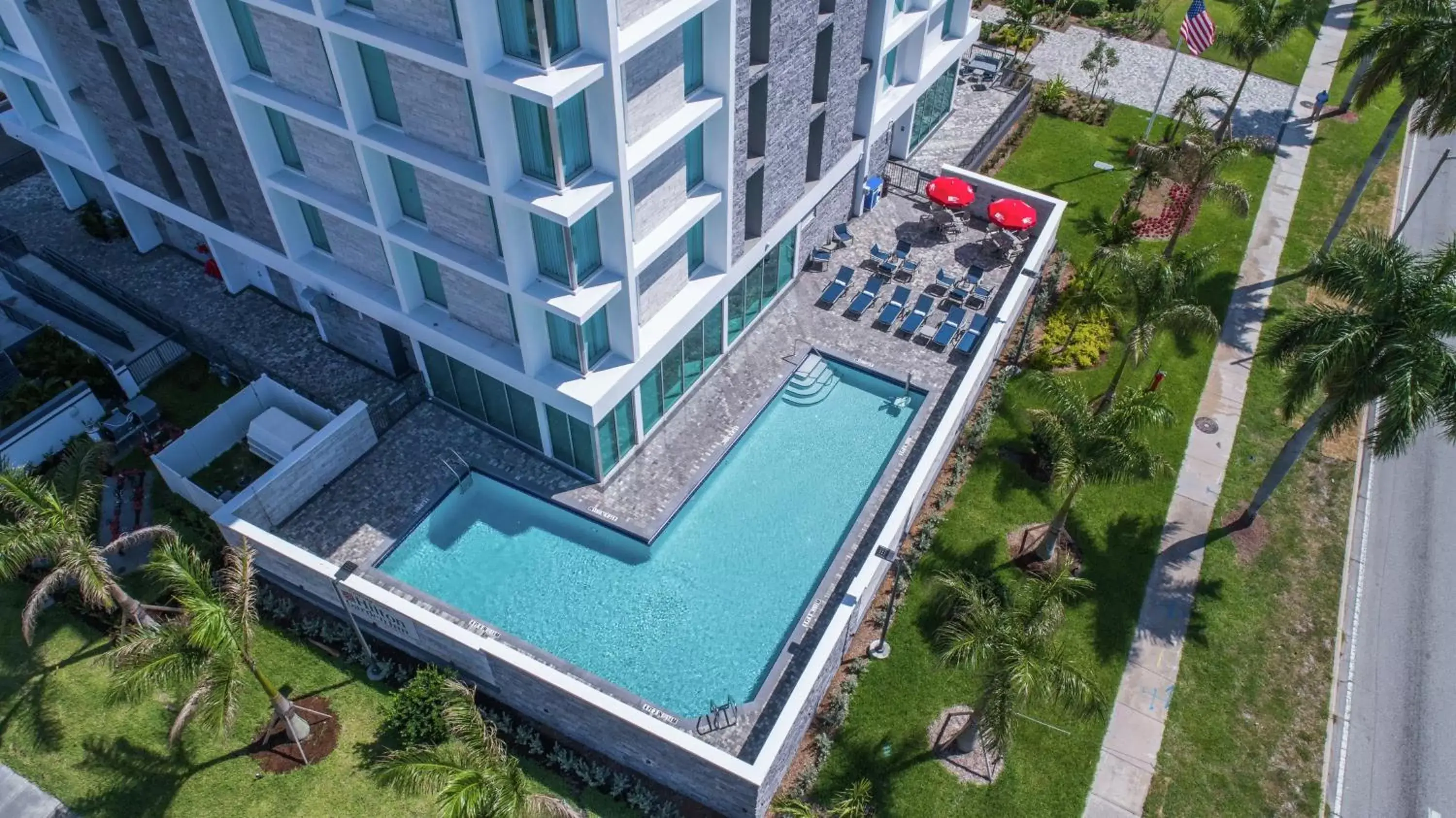 Pool view, Bird's-eye View in Hilton Garden Inn West Palm Beach I95 Outlets