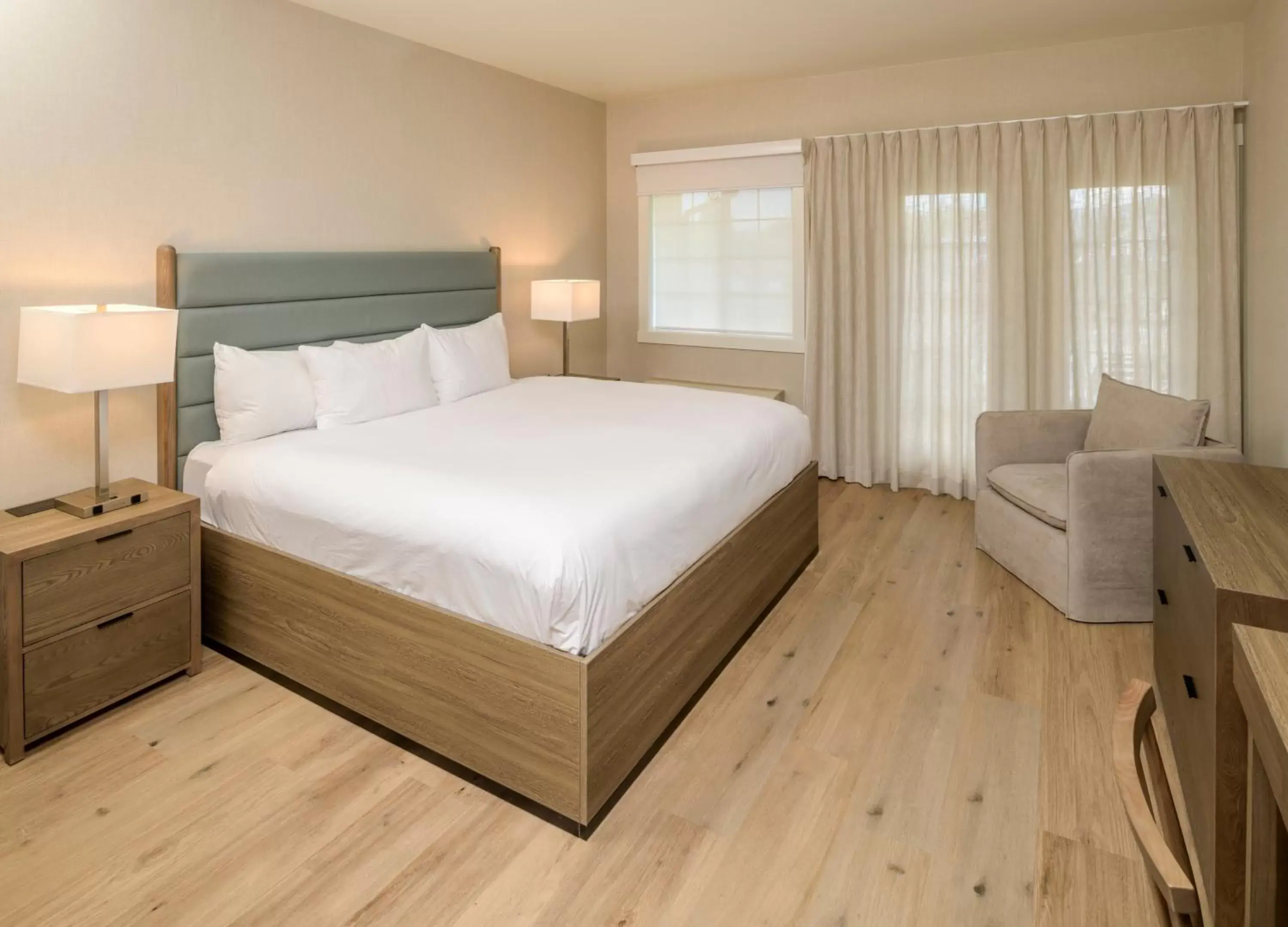 Bed in Ramada by Wyndham Penticton Hotel & Suites