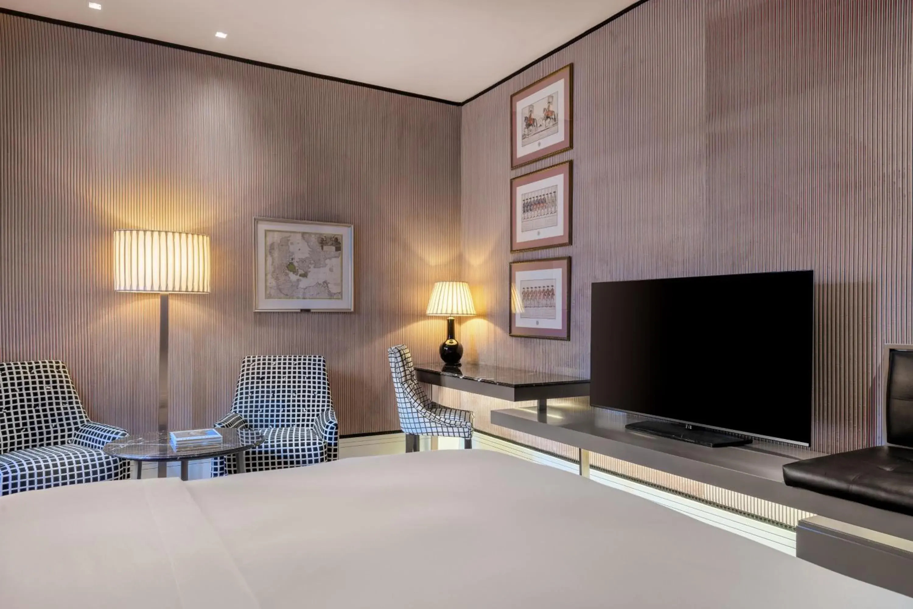 Photo of the whole room, TV/Entertainment Center in Santo Mauro, a Luxury Collection Hotel, Madrid