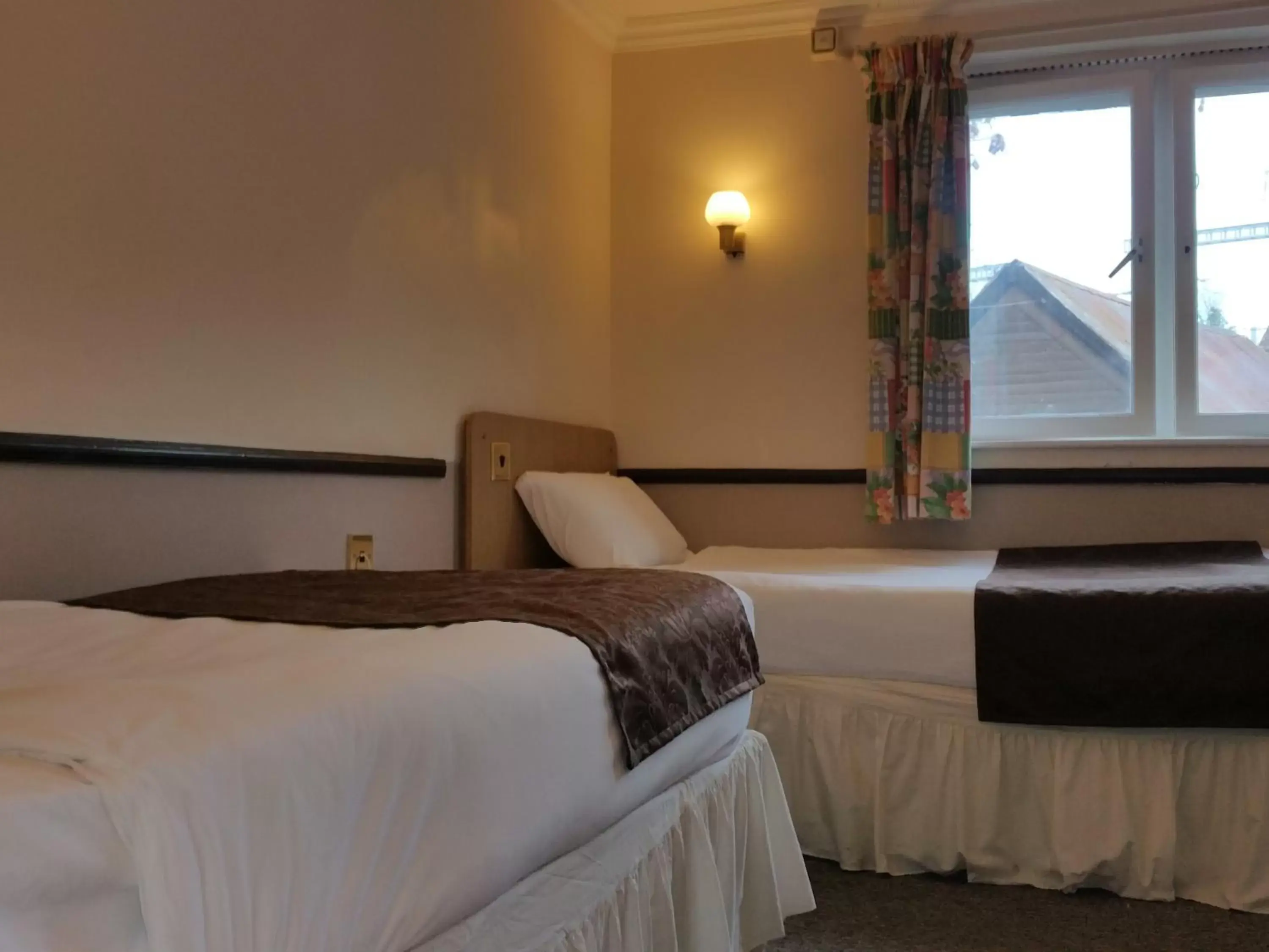 Economy Twin Room in The George Hotel Pangbourne