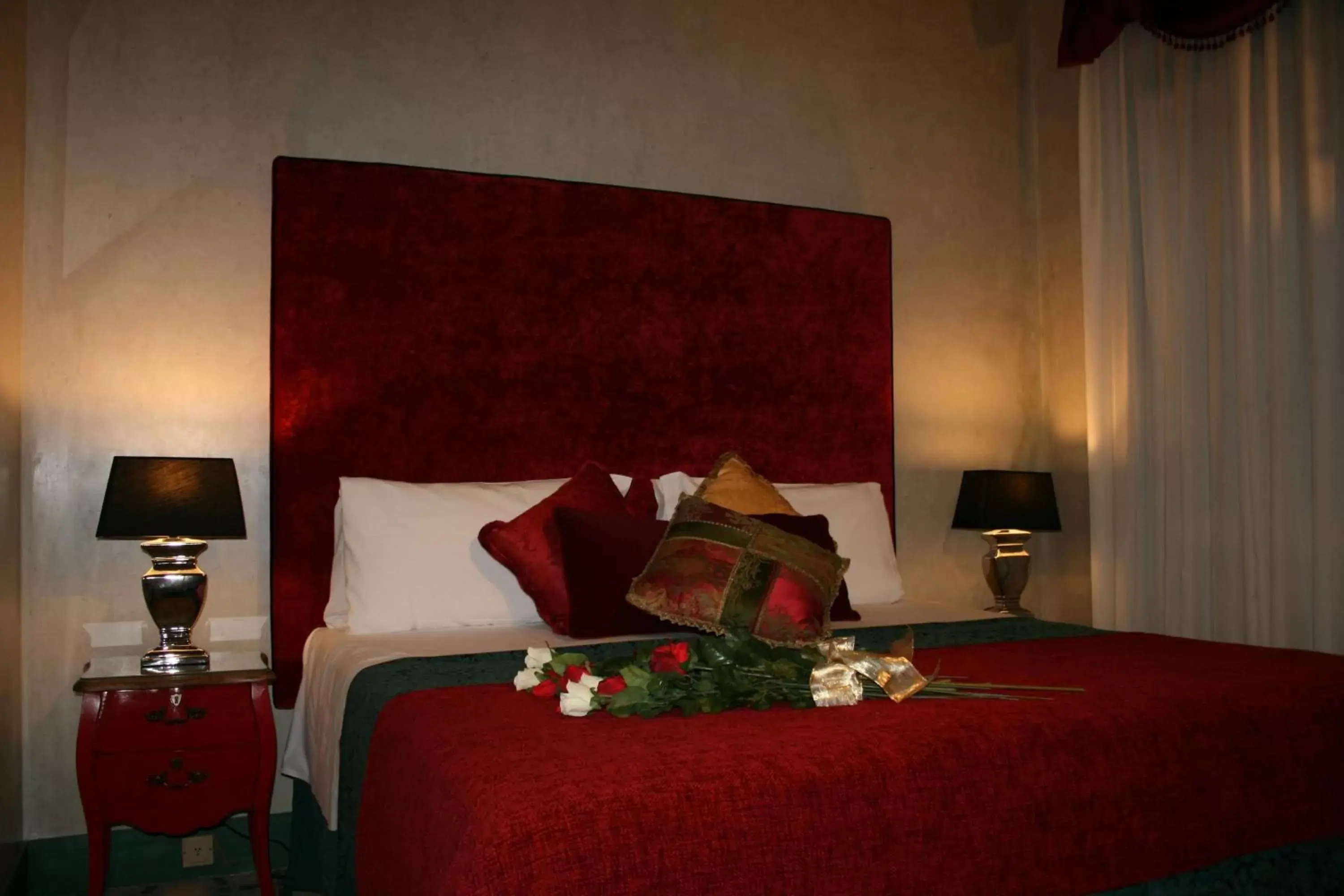 Photo of the whole room, Bed in Palazzo del Giglio
