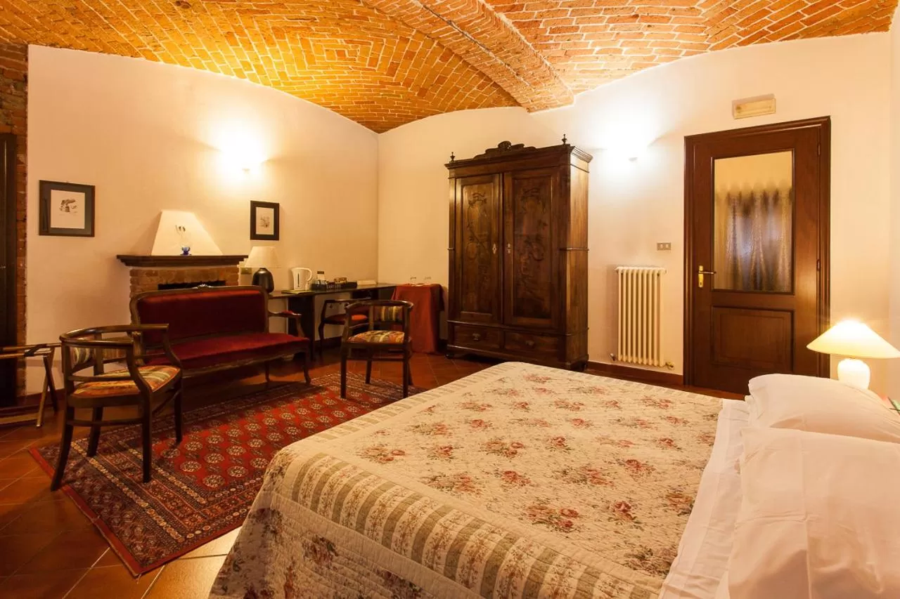 Photo of the whole room, Bed in Residenza Del Lago