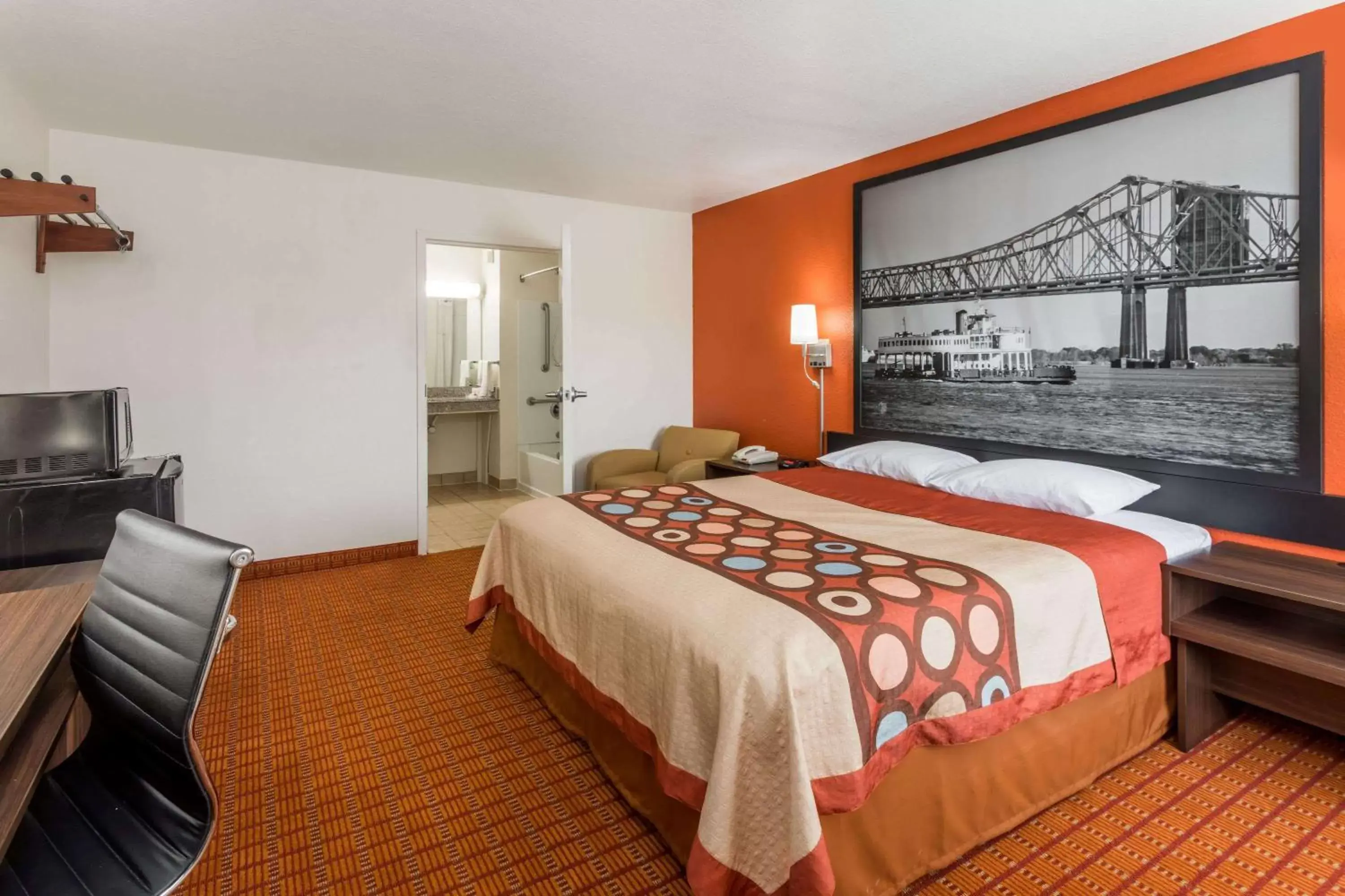 Photo of the whole room, Bed in Super 8 by Wyndham Baton Rouge/I-10