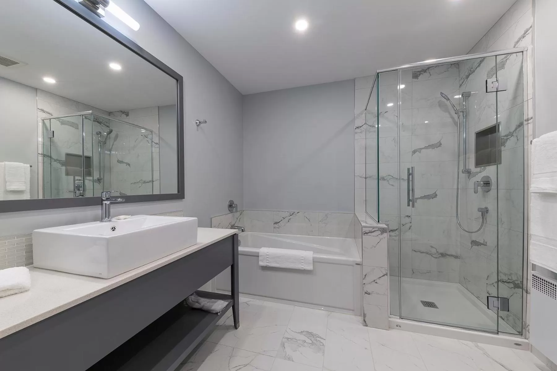 Bathroom in Maison Otis