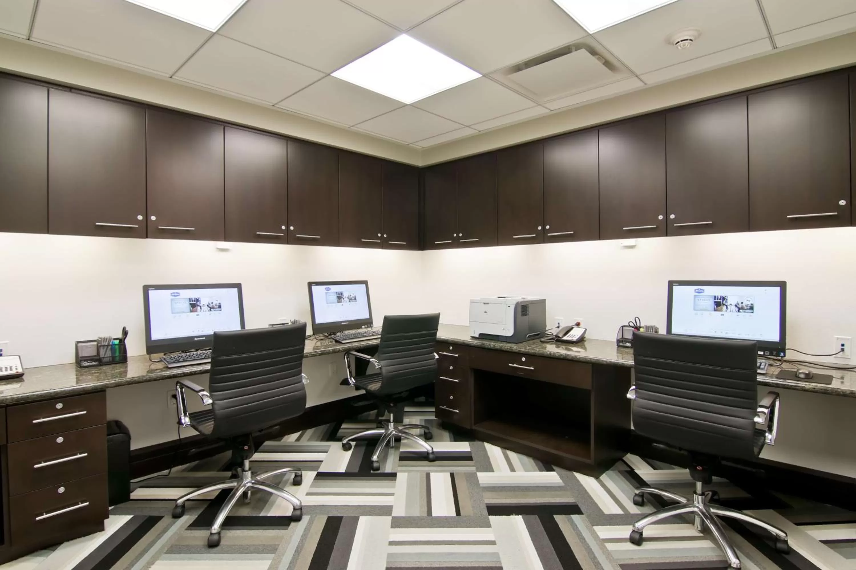 Business facilities in Hampton Inn &amp; Suites Bellevue Downtown/Seattle