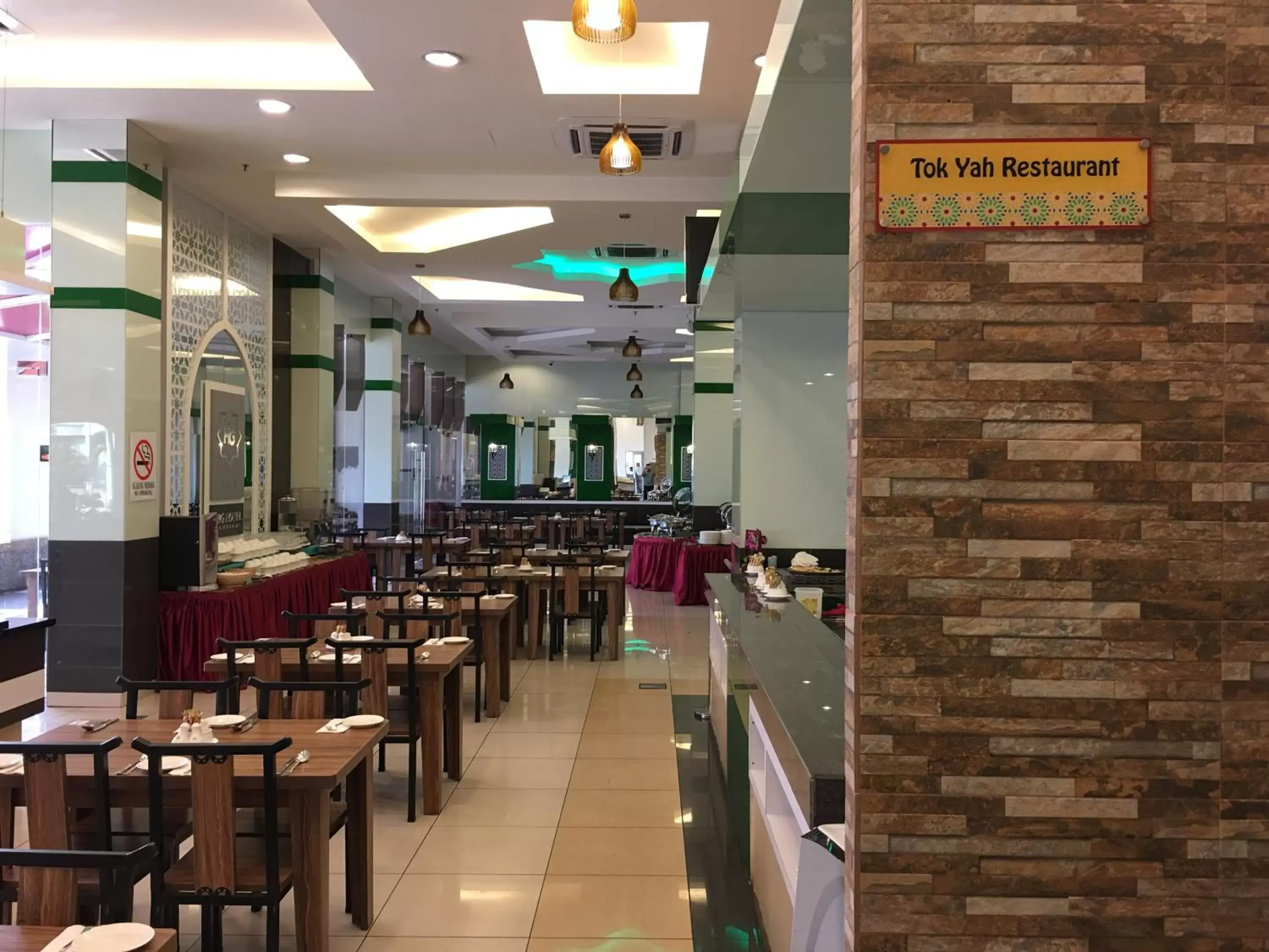 Restaurant/places to eat in HIG Hotel