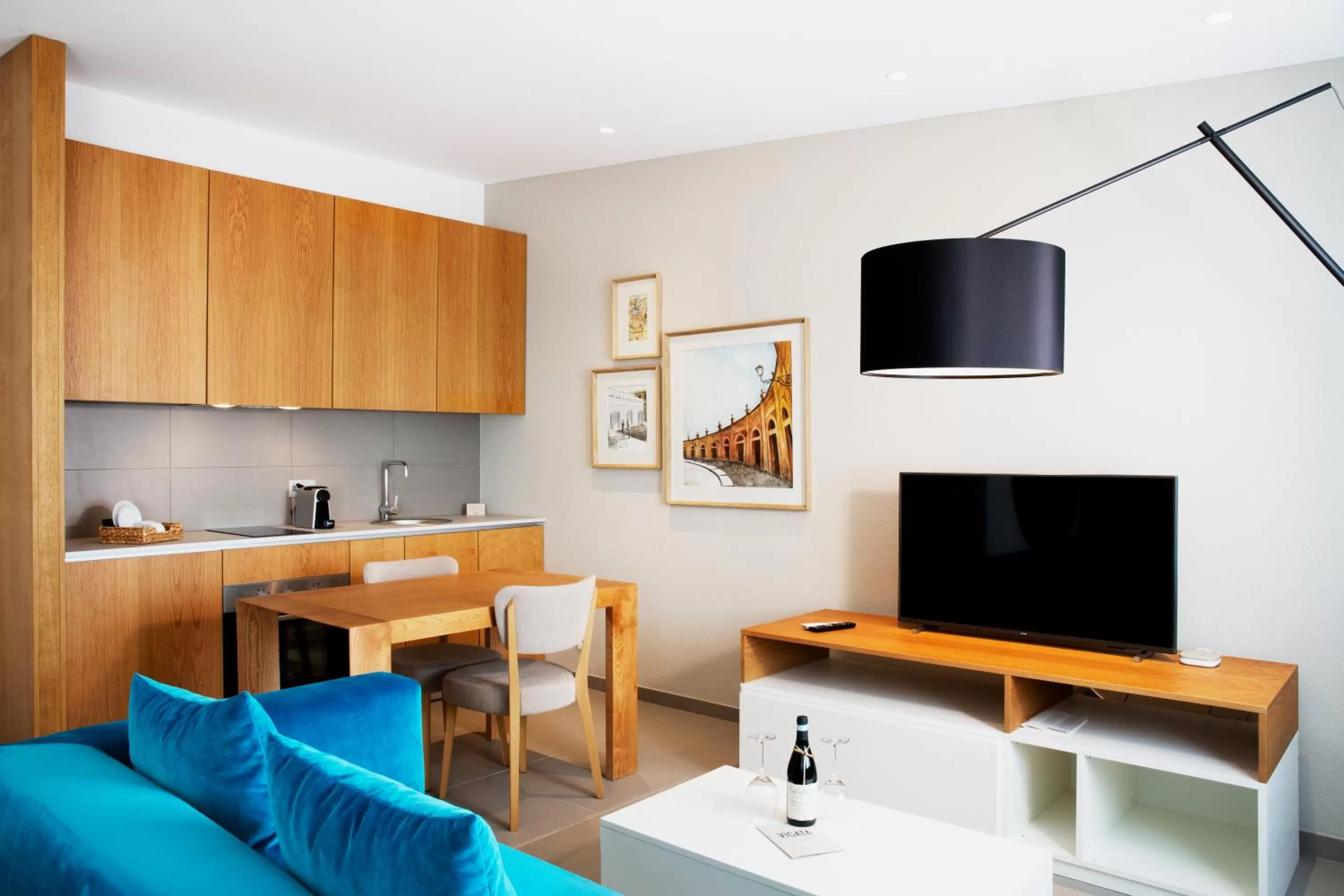 Kitchen or kitchenette, TV/Entertainment Center in Vigata