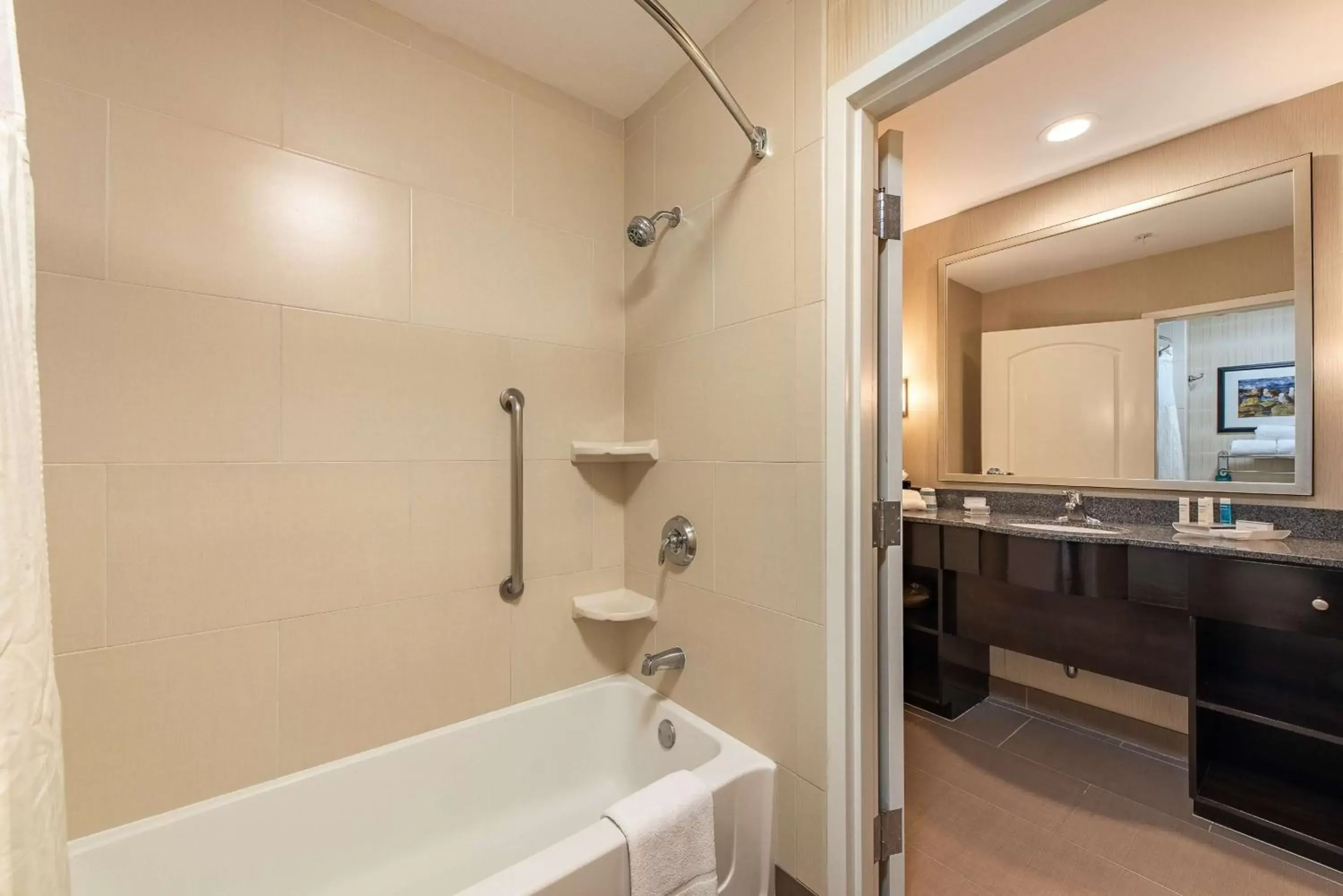 Bathroom in Homewood Suites by Hilton Oxnard/Camarillo