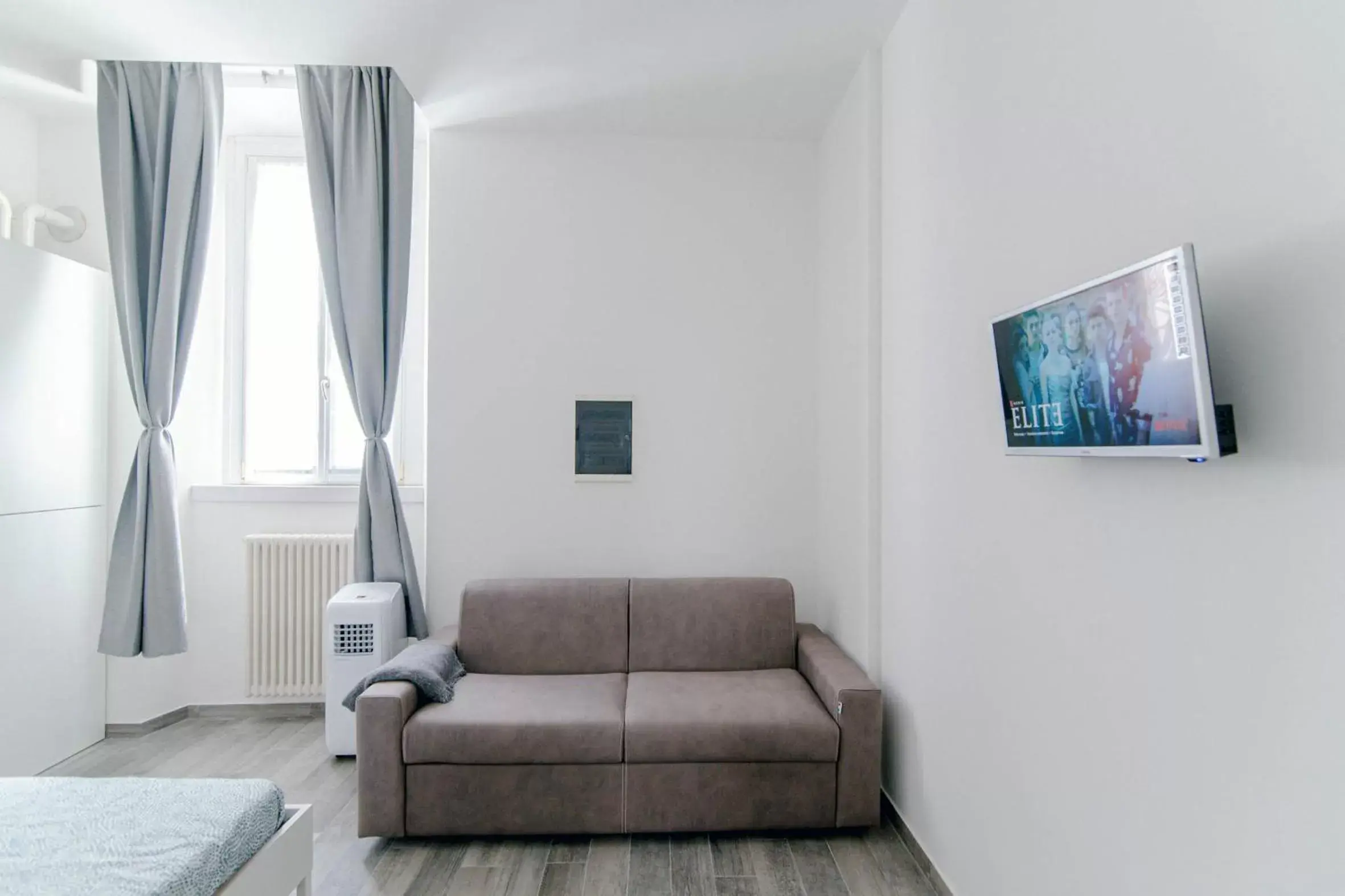 TV and multimedia, Seating Area in Downtown Rooms