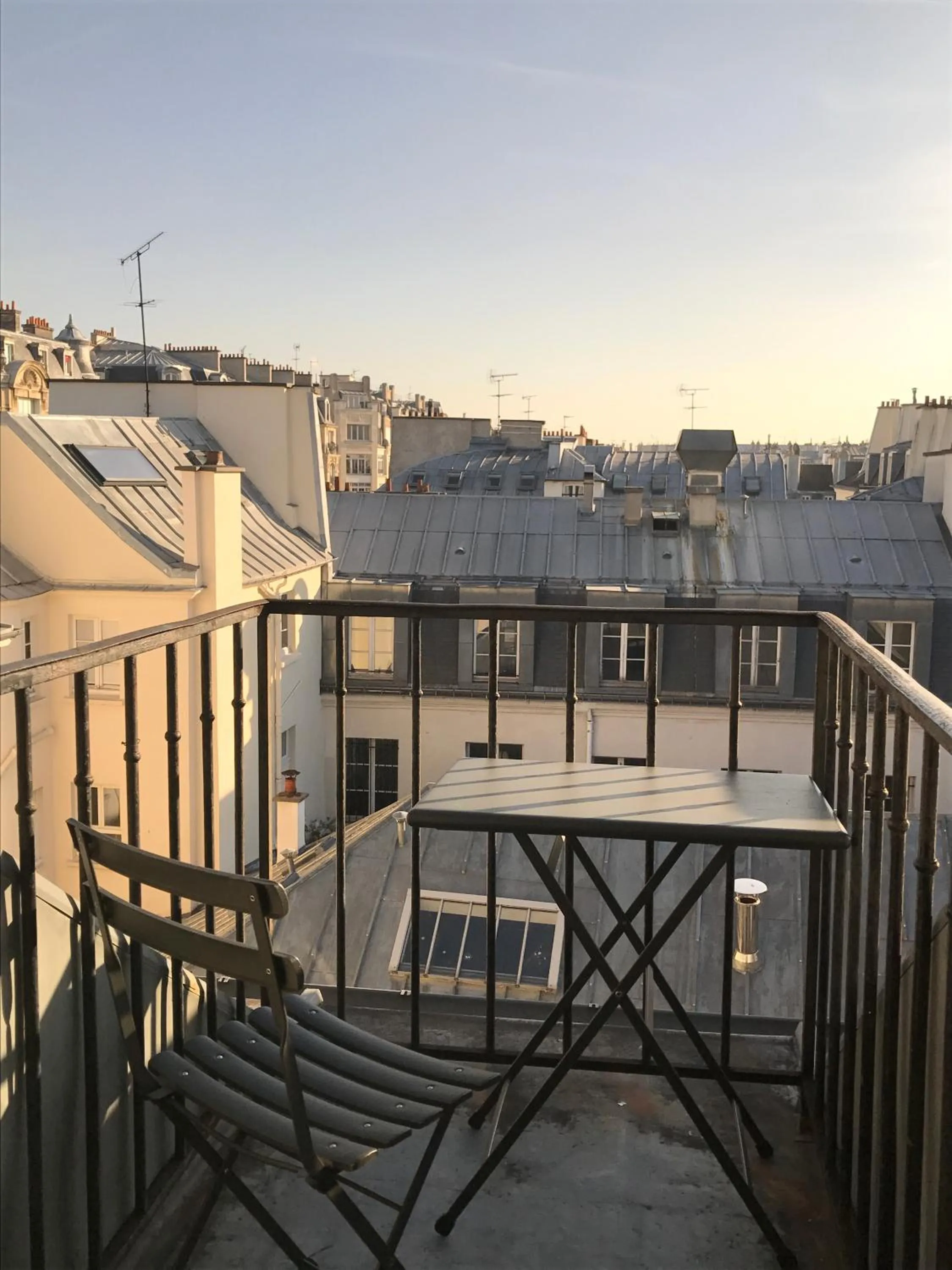 Balcony/Terrace in Hôtel Jacques de Molay - Fitness & Sauna
