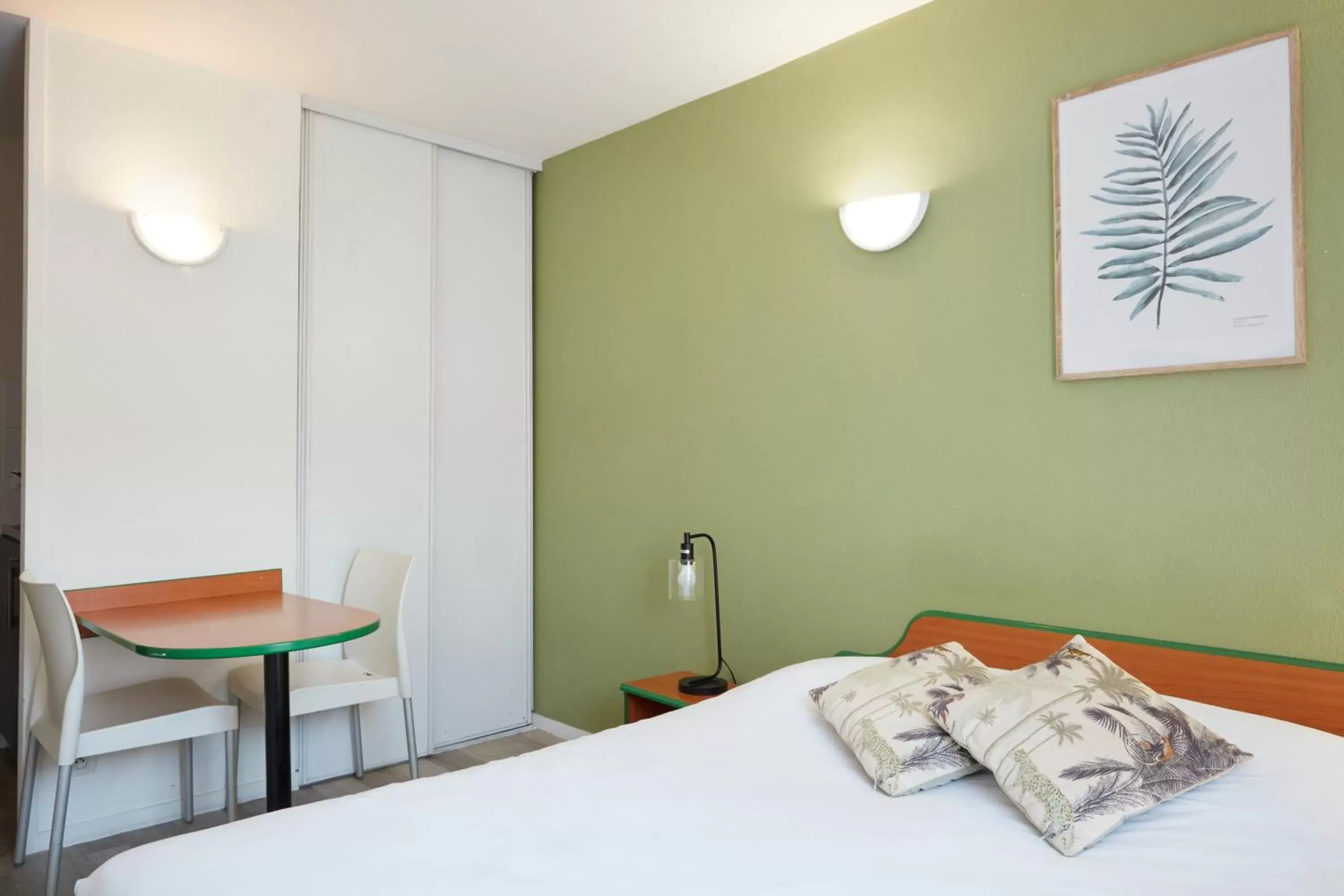 Bedroom, Bed in Aparthotel Adagio Access Bordeaux Rodesse