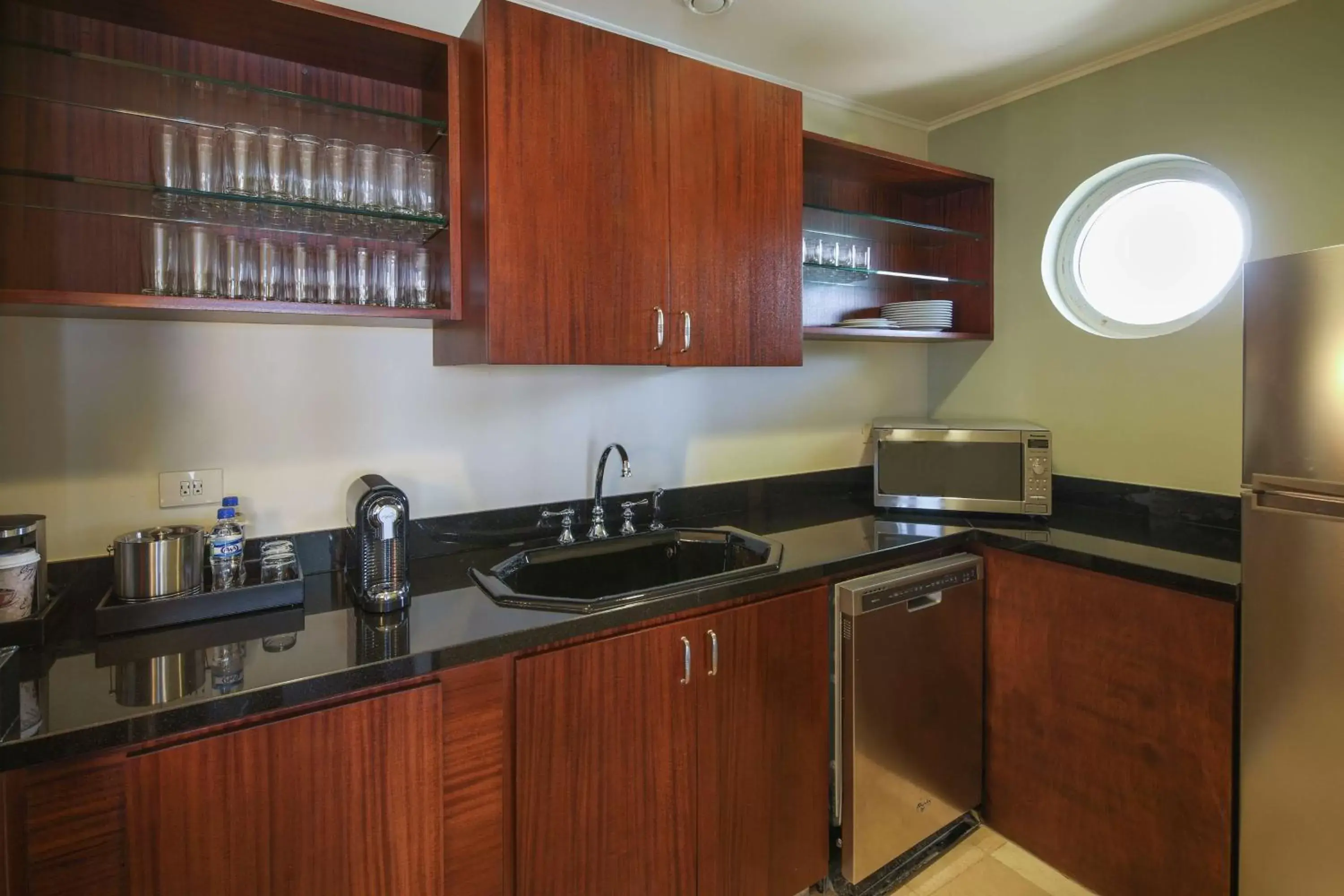 Kitchen or kitchenette, Kitchen/Kitchenette in Hilton Aruba Caribbean Resort & Casino