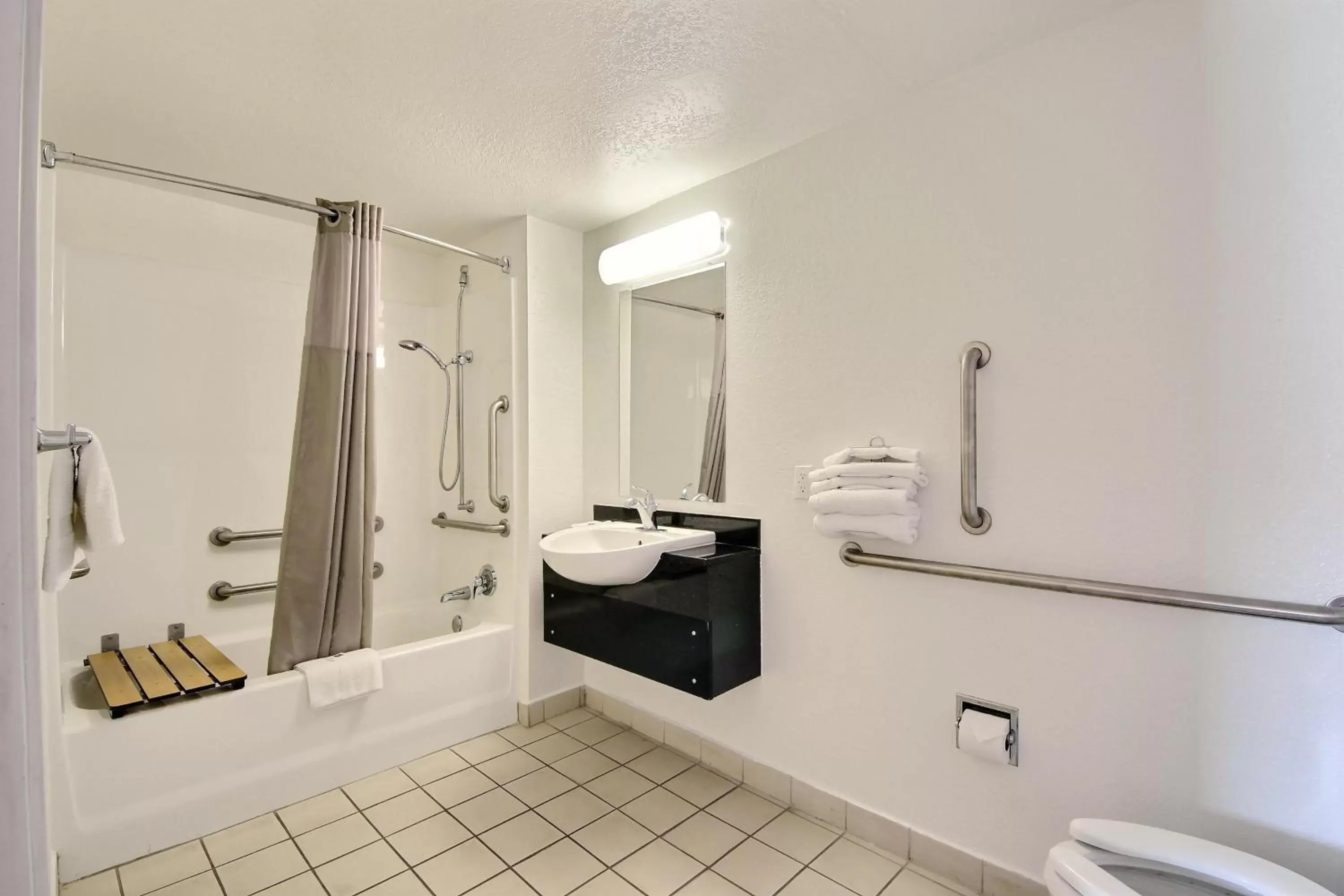 Bathroom in Motel 6-Laredo, TX - North I-35