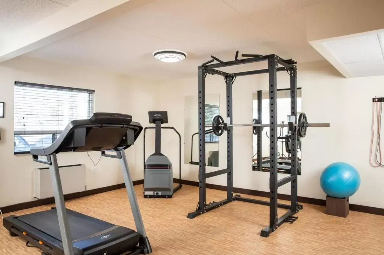 Fitness centre/facilities, Fitness Center/Facilities in Travelodge by Wyndham Edmonton South