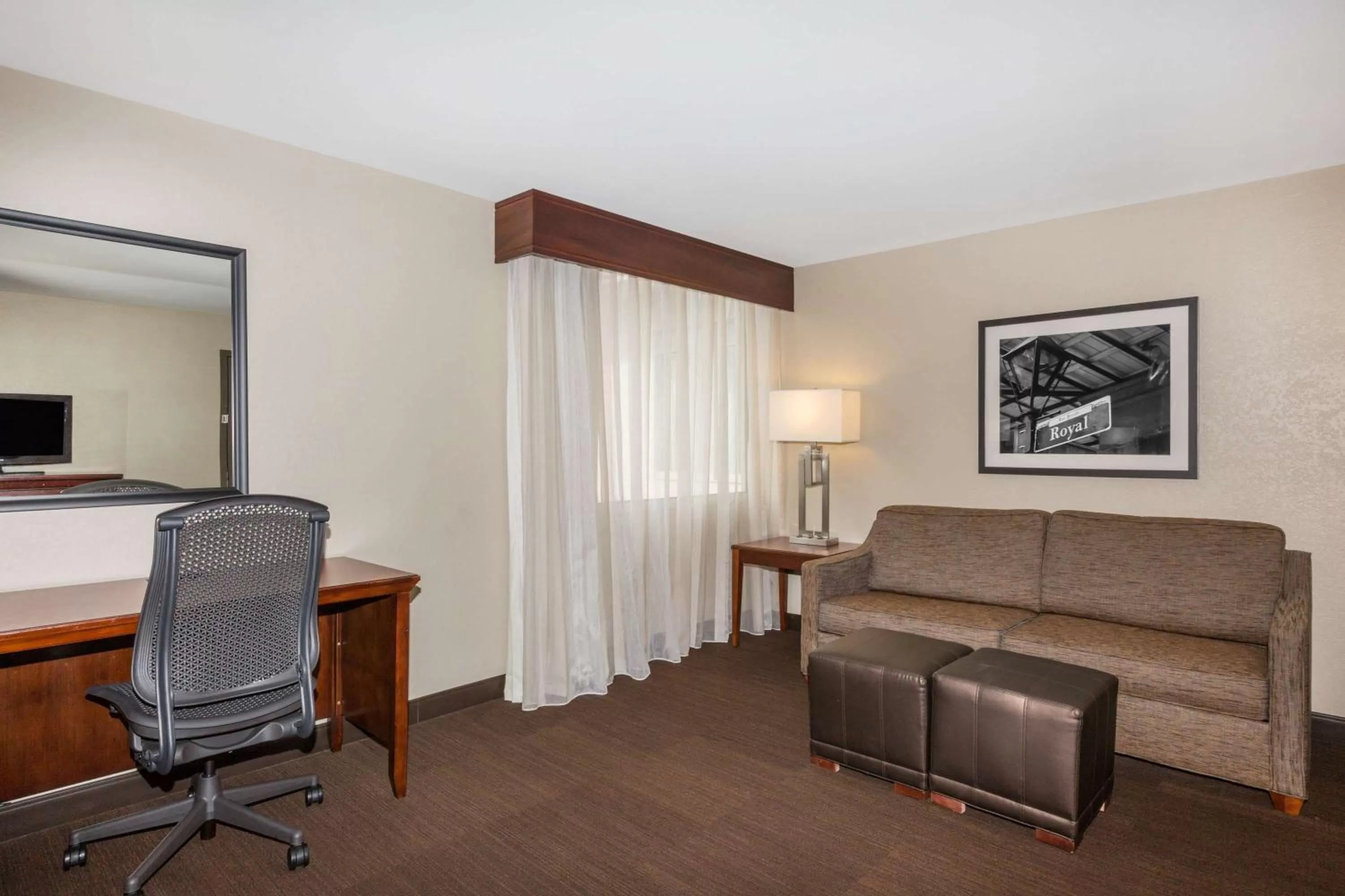 Photo of the whole room in Wyndham New Orleans French Quarter