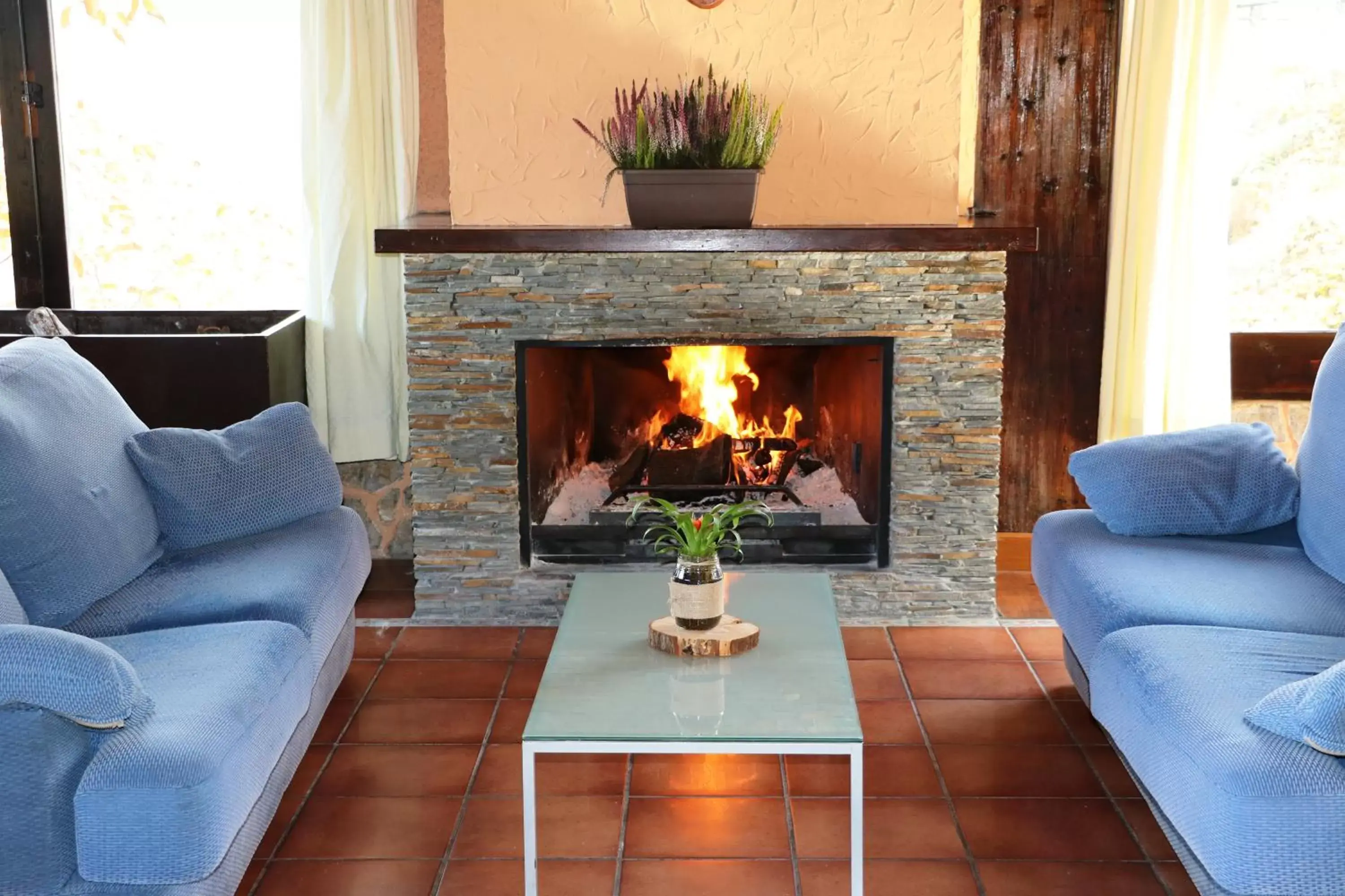 Communal lounge/ TV room, Seating Area in Hotel El Guerra