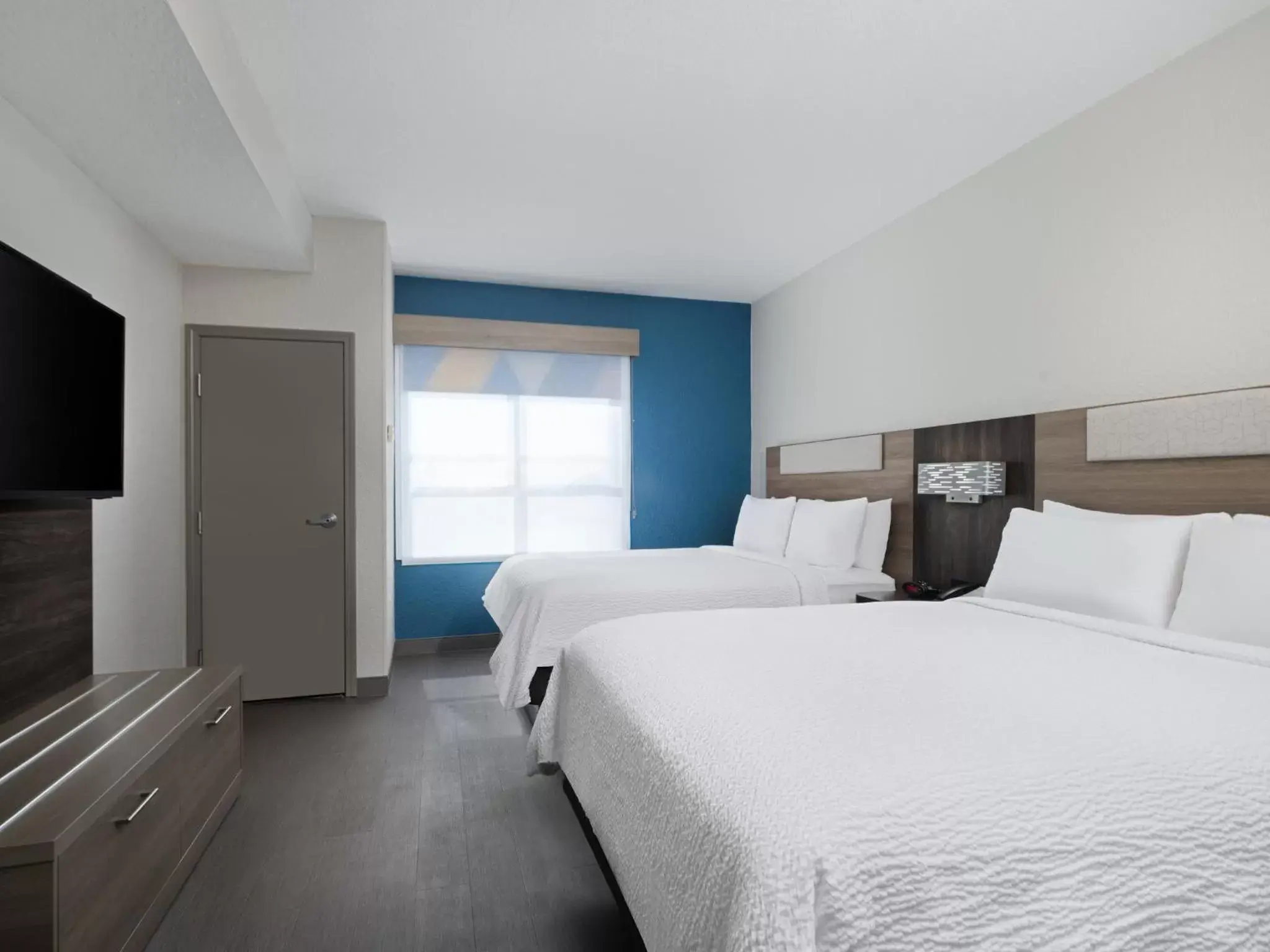 Photo of the whole room, Bed in Holiday Inn Express & Suites Lakeland North I-4, an IHG Hotel