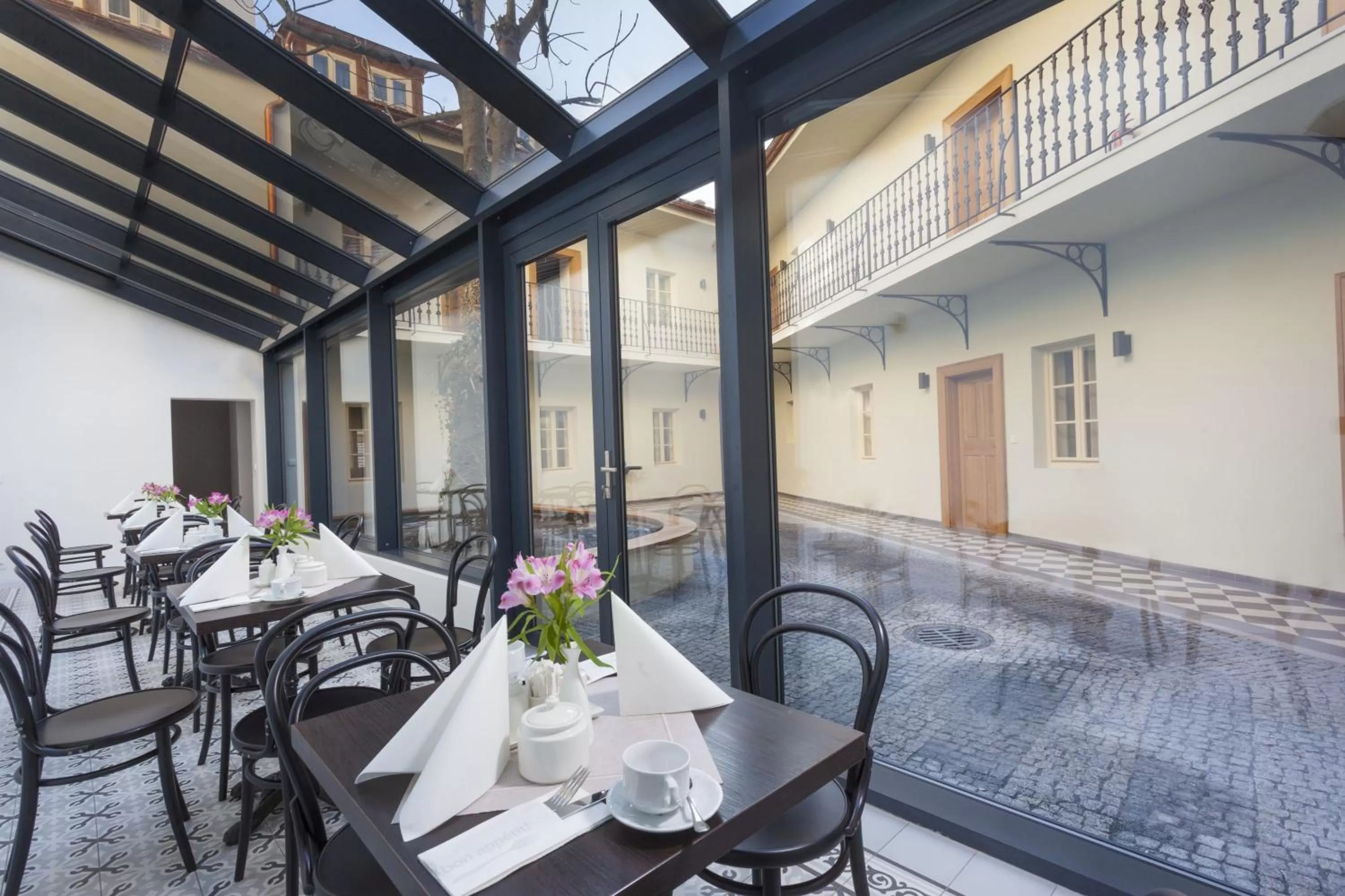 Patio in Hotel At the White Lily