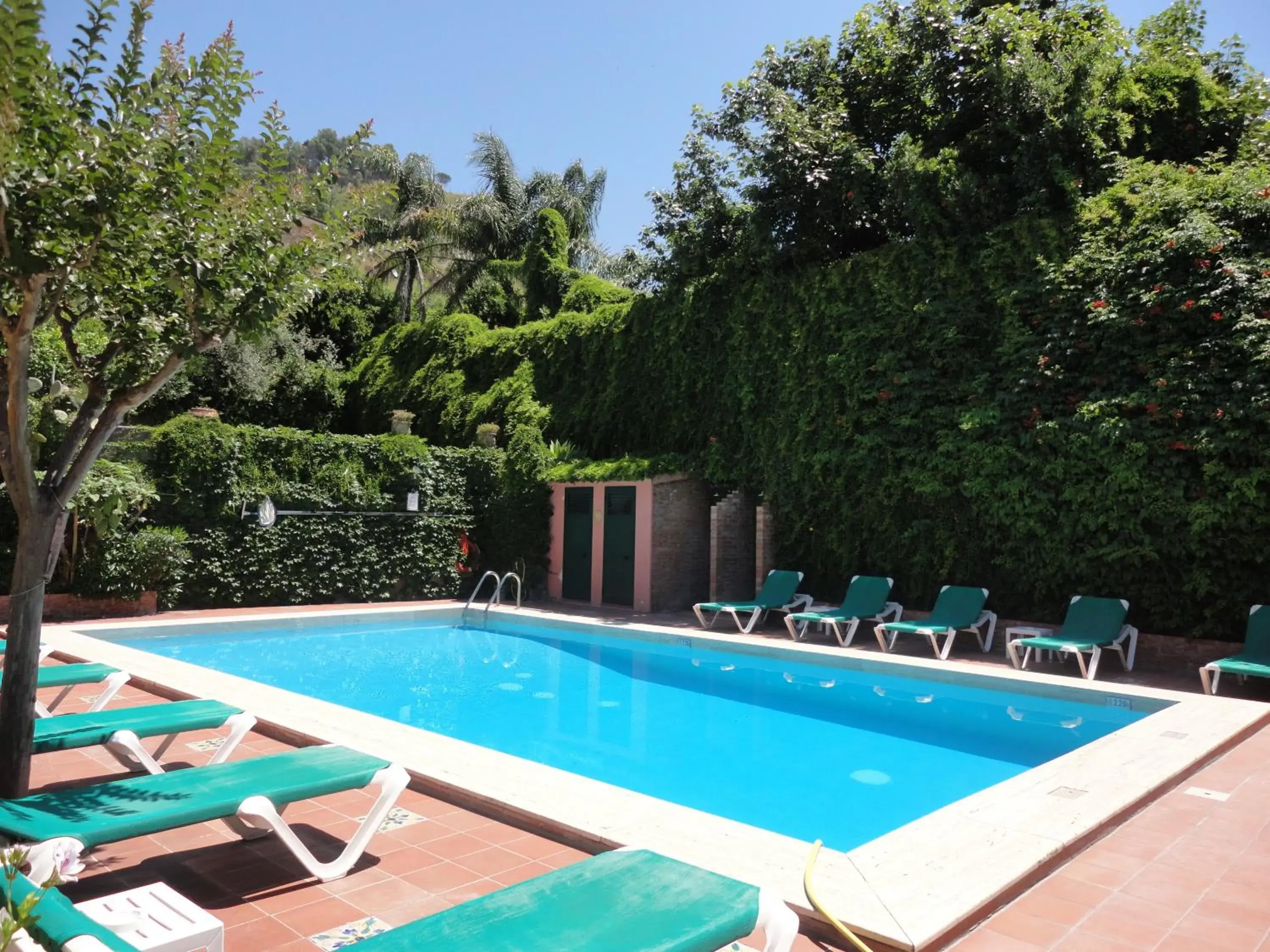 Swimming Pool in Hotel Villa Sirina