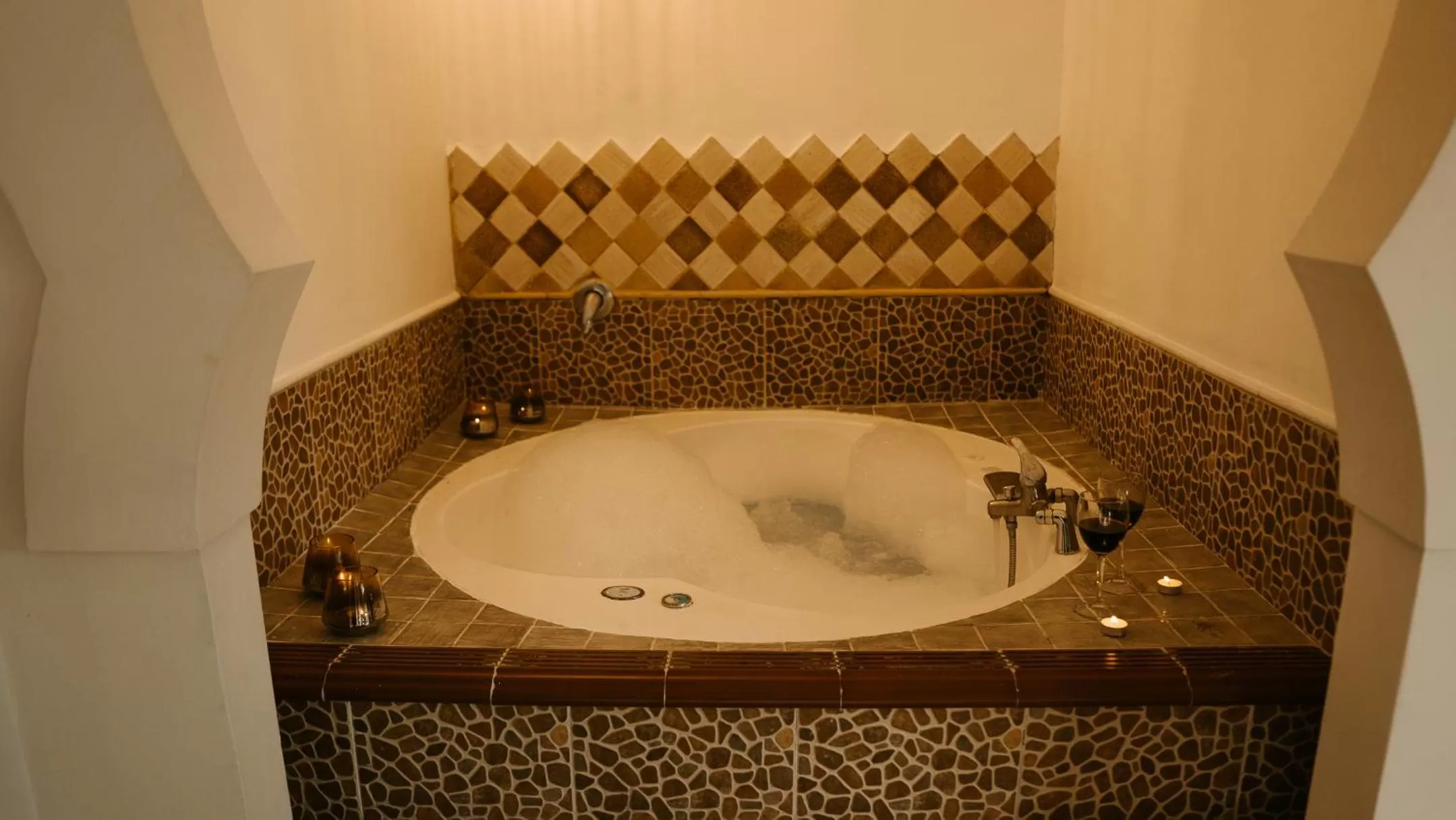 Hot Tub in Hospedería Ballesteros