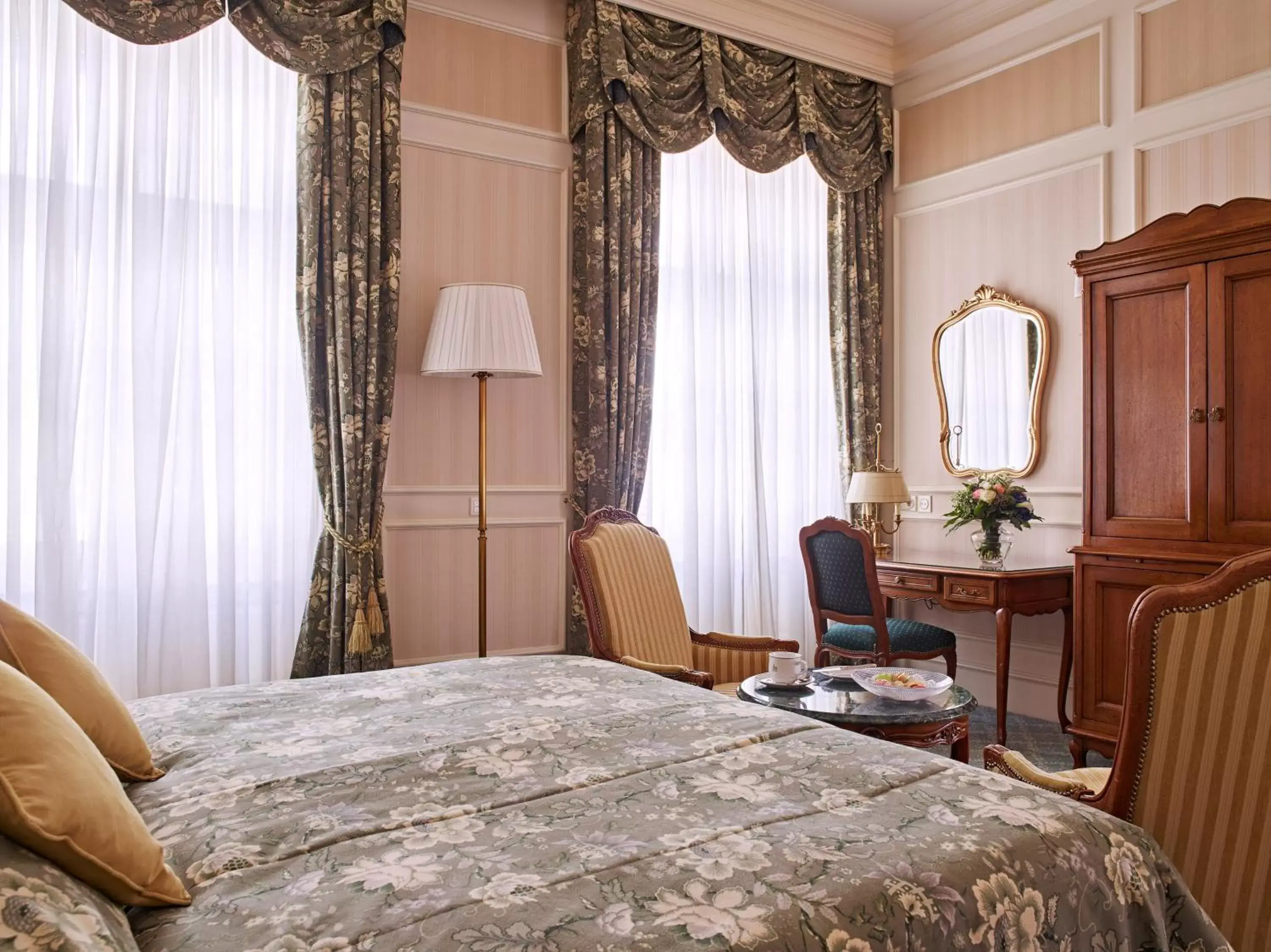 Photo of the whole room, Bed in Grand Hotel Wien