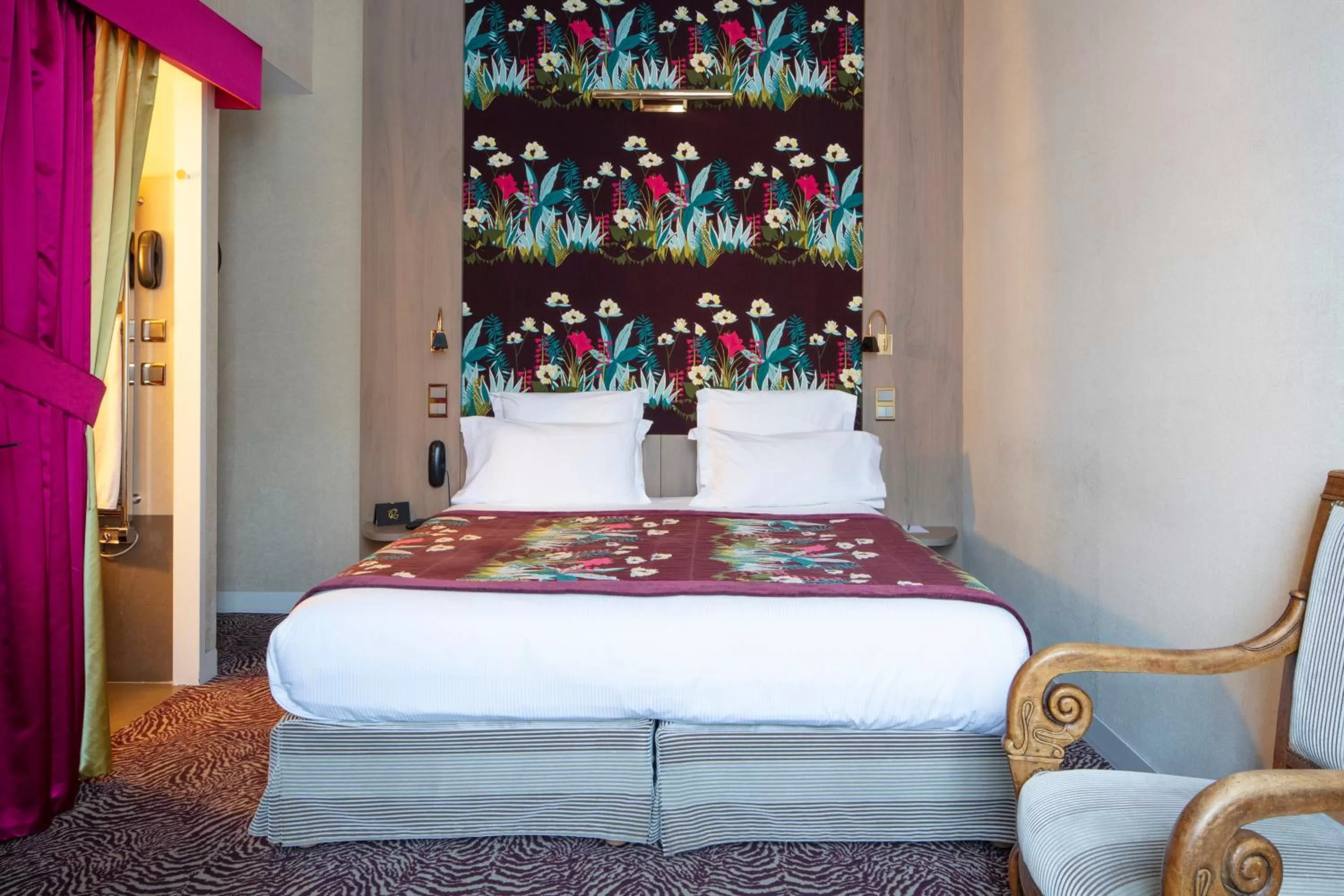 Photo of the whole room, Bed in Hôtel Regent's Garden - Astotel