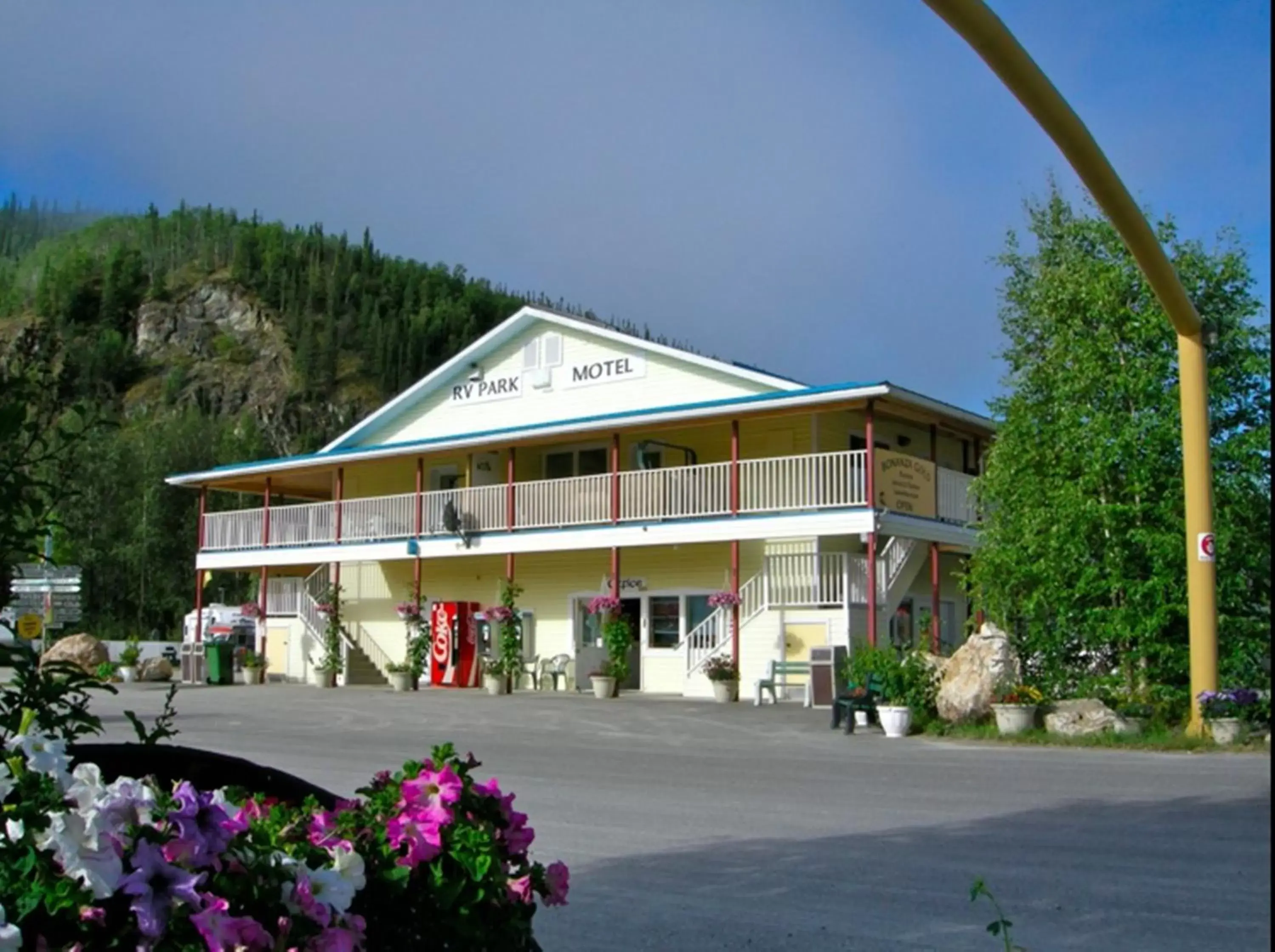 Property Building in Bonanza Gold Motel