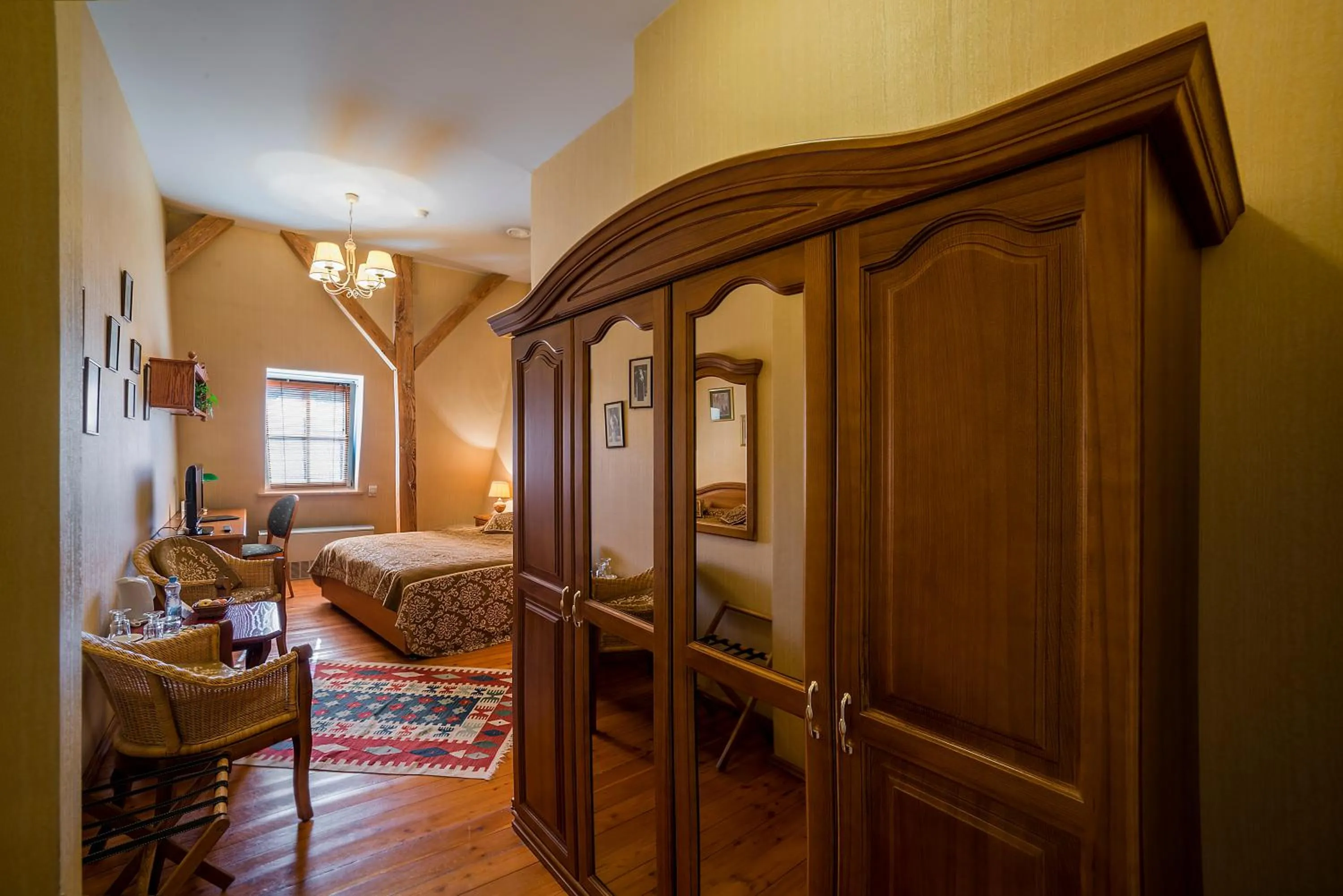 Photo of the whole room, Bed in Shakespeare Boutique Hotel