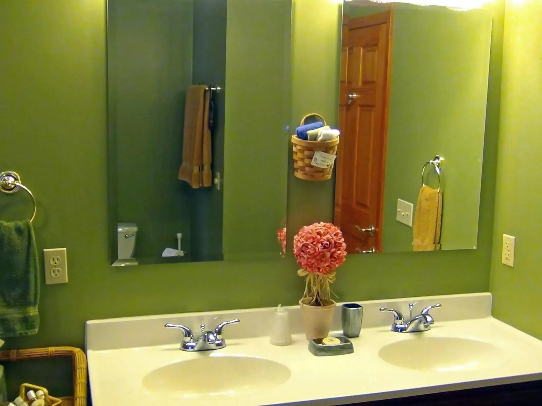 Bathroom in Berry Springs Lodge