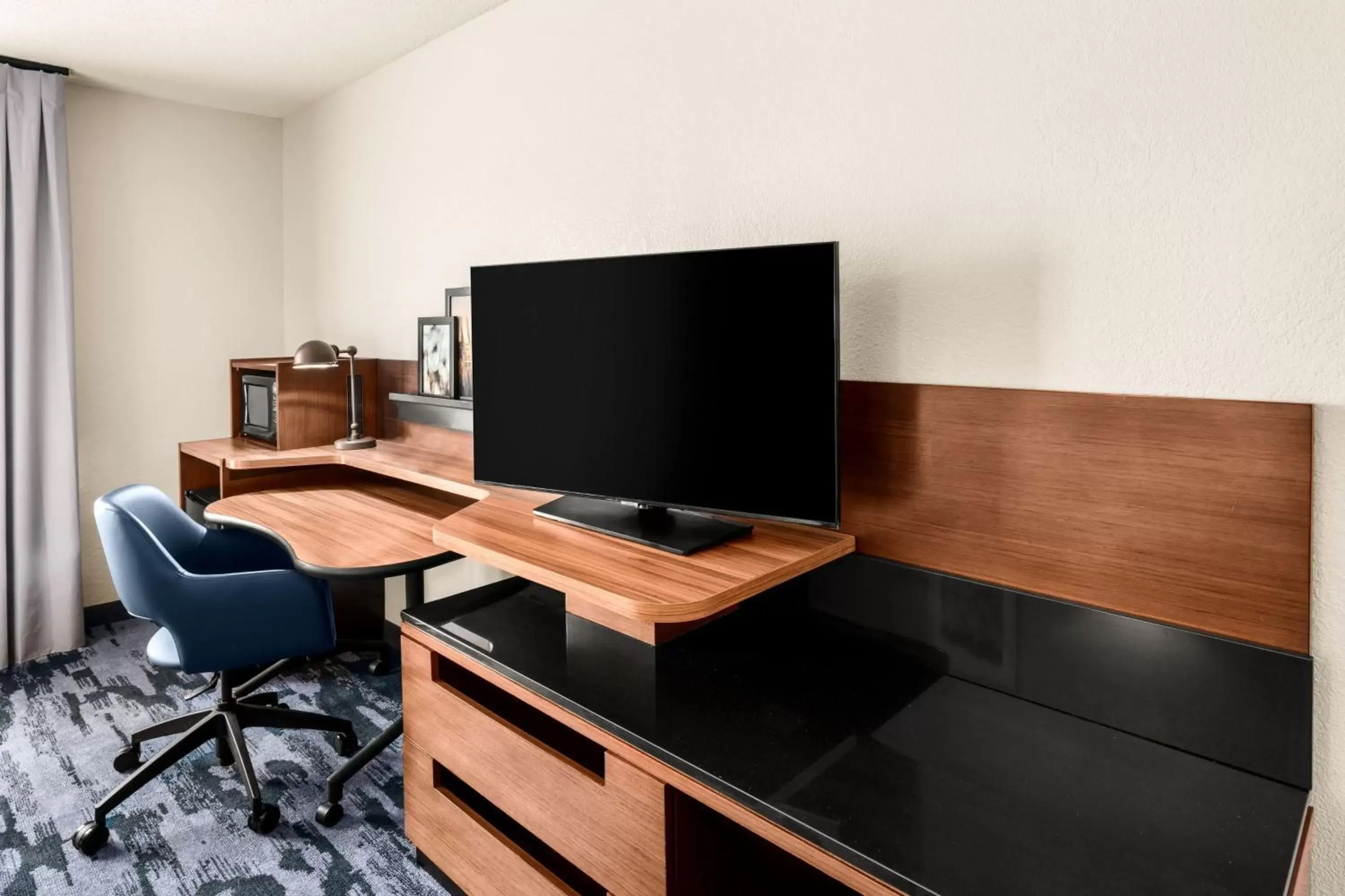 Photo of the whole room, TV/Entertainment Center in Fairfield Inn & Suites by Marriott San Antonio Downtown/Market Square